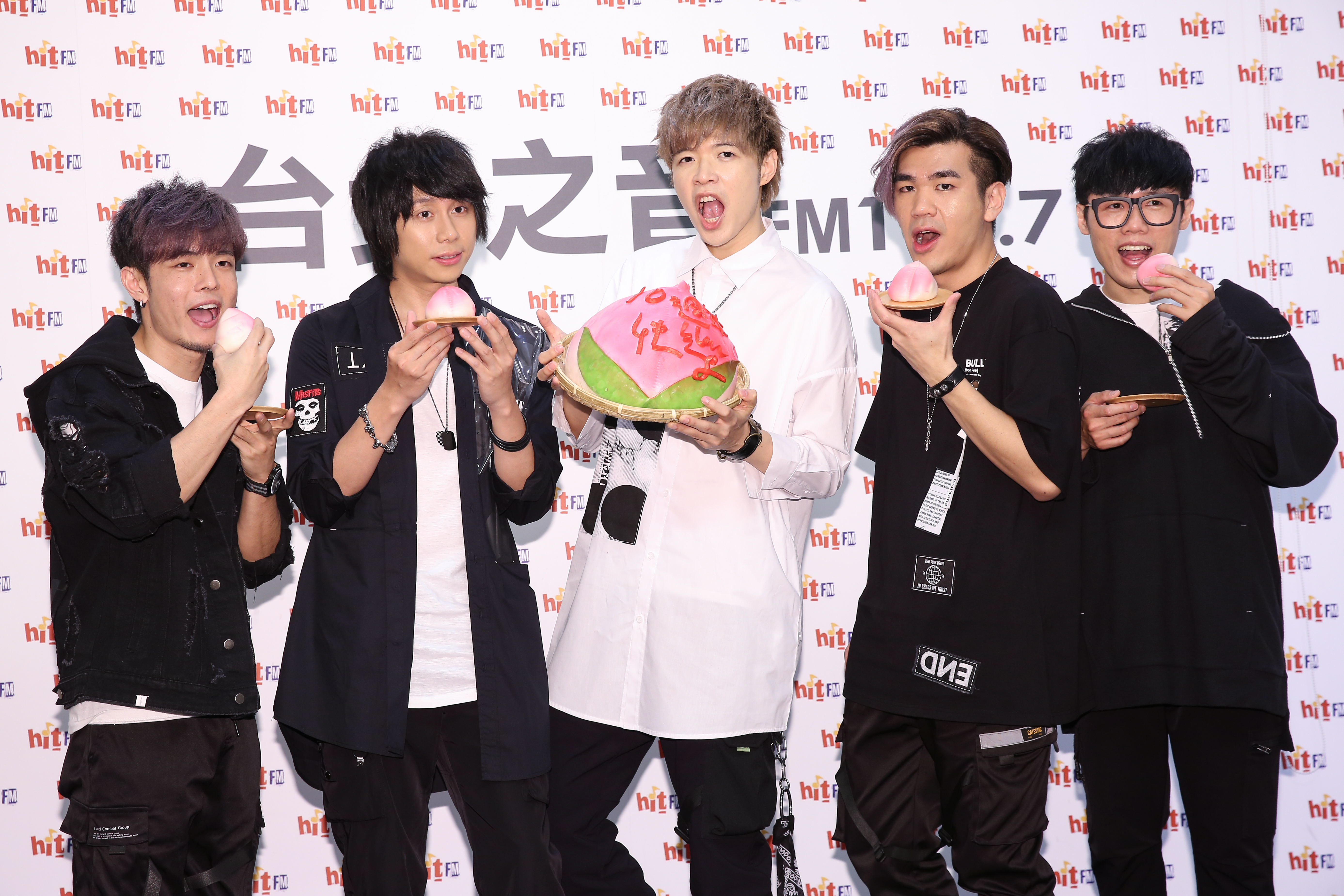 八三夭出席電台活動、為《一事無成的偉大》自選作品輯宣傳。