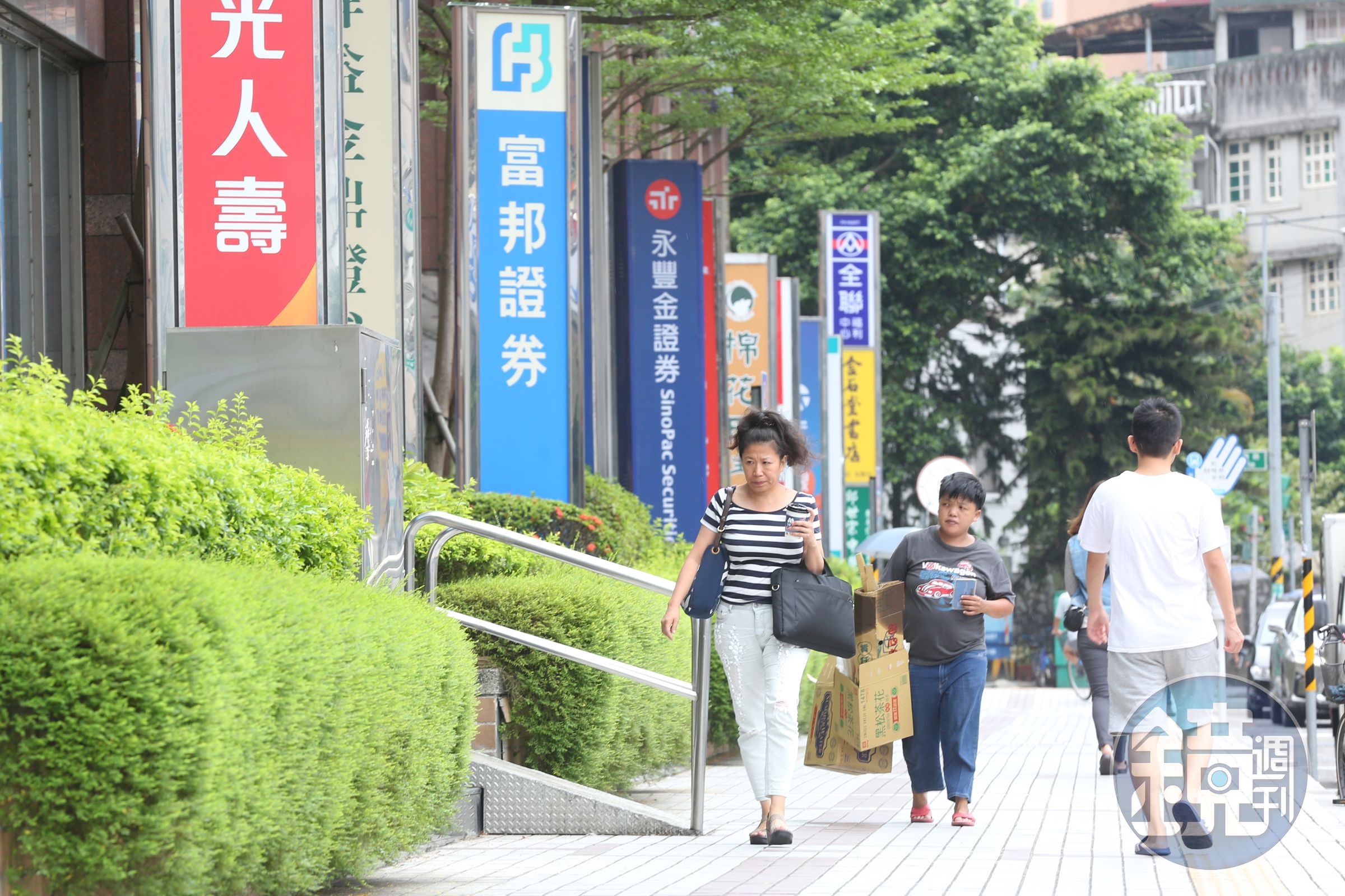 丁彥鈞改良皮氏分數篩選價值股，留意得分65分以上的金融股。