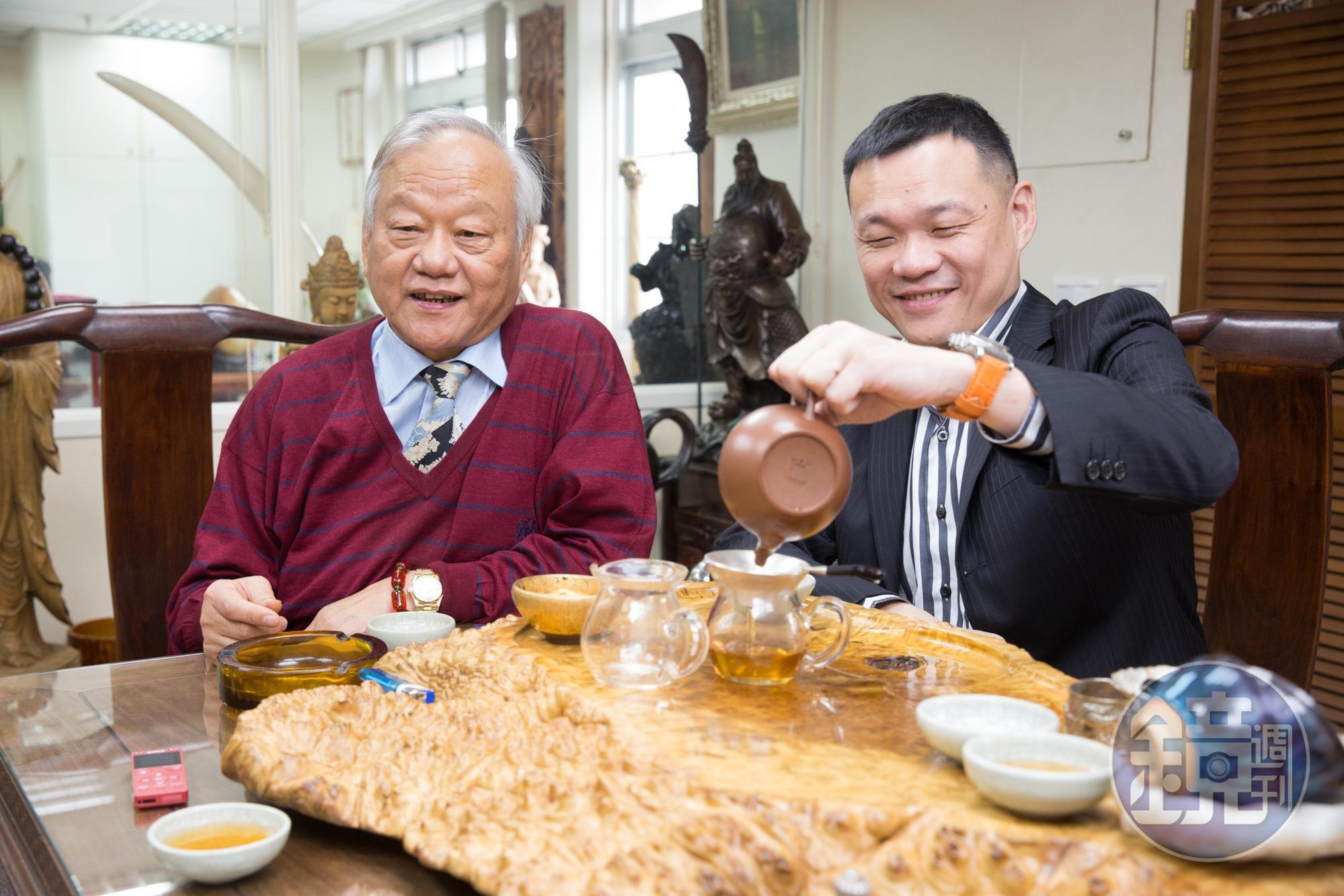 尤淳平(右)與父親尤利春感情彷彿兄弟,幾乎無話不談。