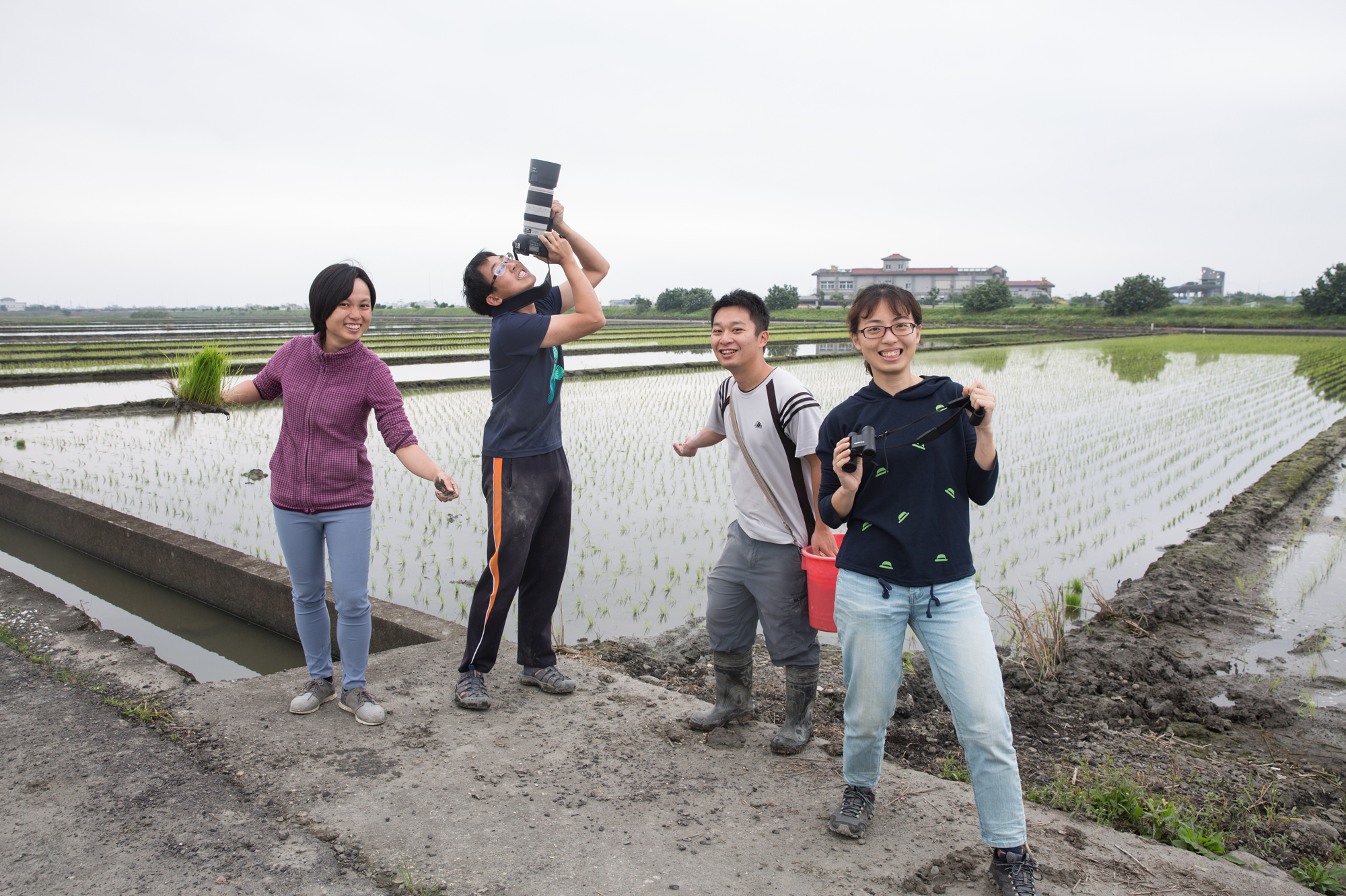新南田董米團隊成員包括張家昀（左起）、林哲安、洪啟哲與周雅淇，4個年輕人拍照時還會擺出搞笑動作，相當逗趣可愛。