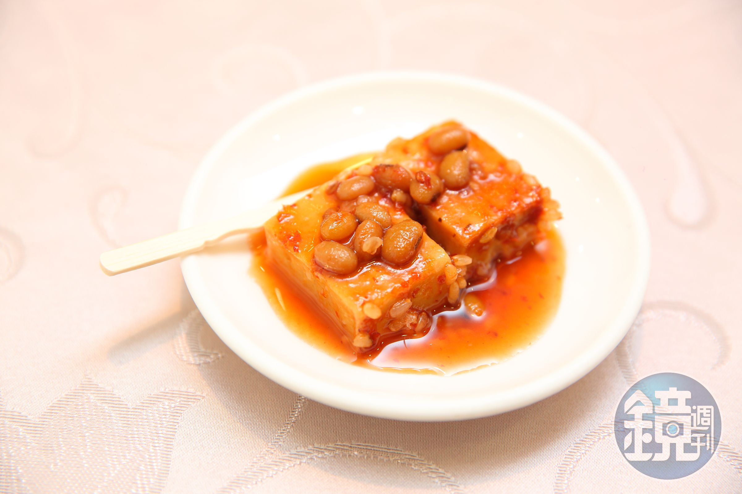 金帝王的豆腐乳滋味甘甜，不必配飯或粥，是餐廳老闆阿嬤的祖傳祕方。