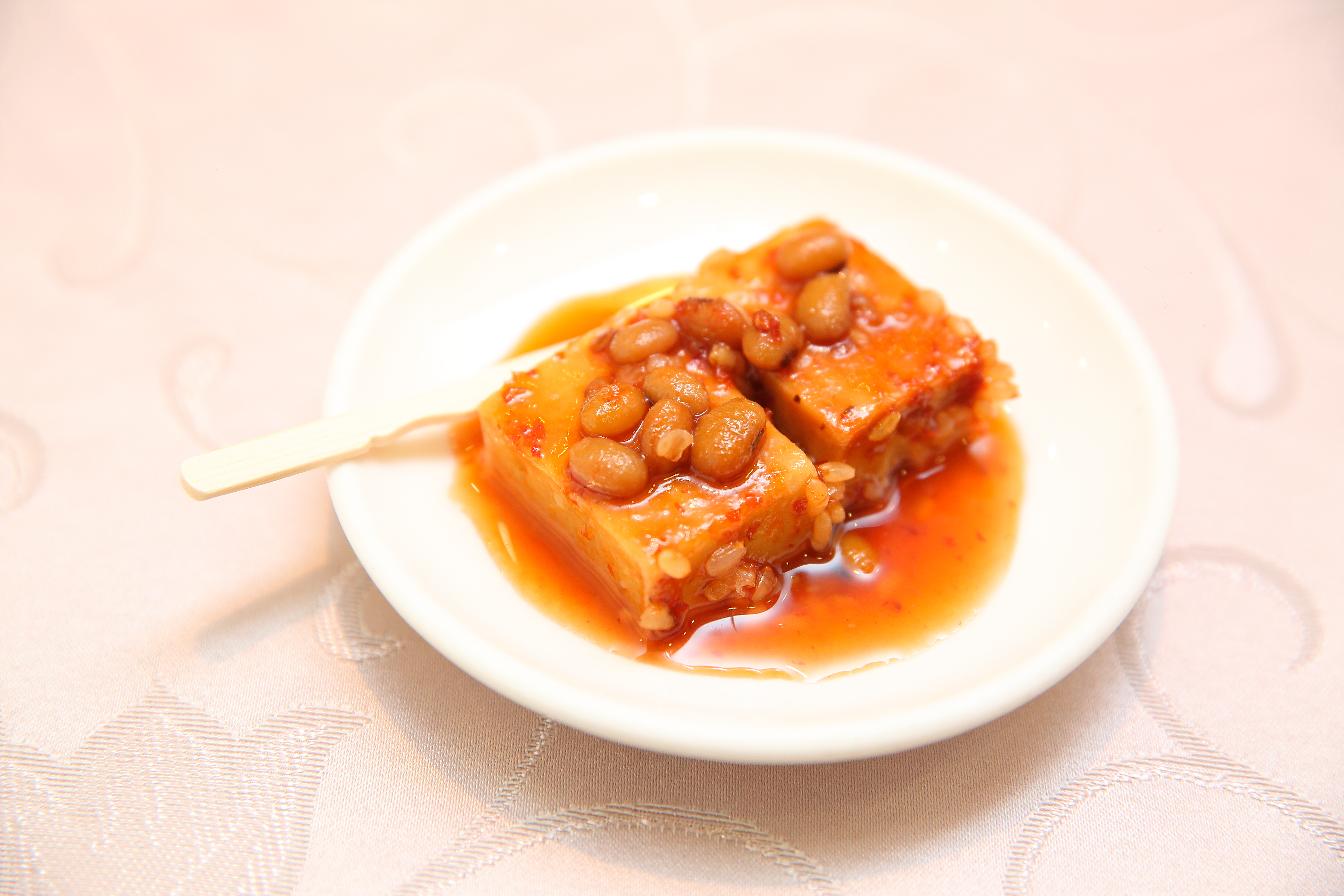 金帝王的豆腐乳滋味甘甜，不必配飯或粥，是餐廳老闆阿嬤的祖傳祕方。