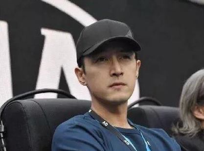 胡歌在澳網公開賽觀看比賽的身影曾被媒體捕捉。（翻攝新浪娛樂）