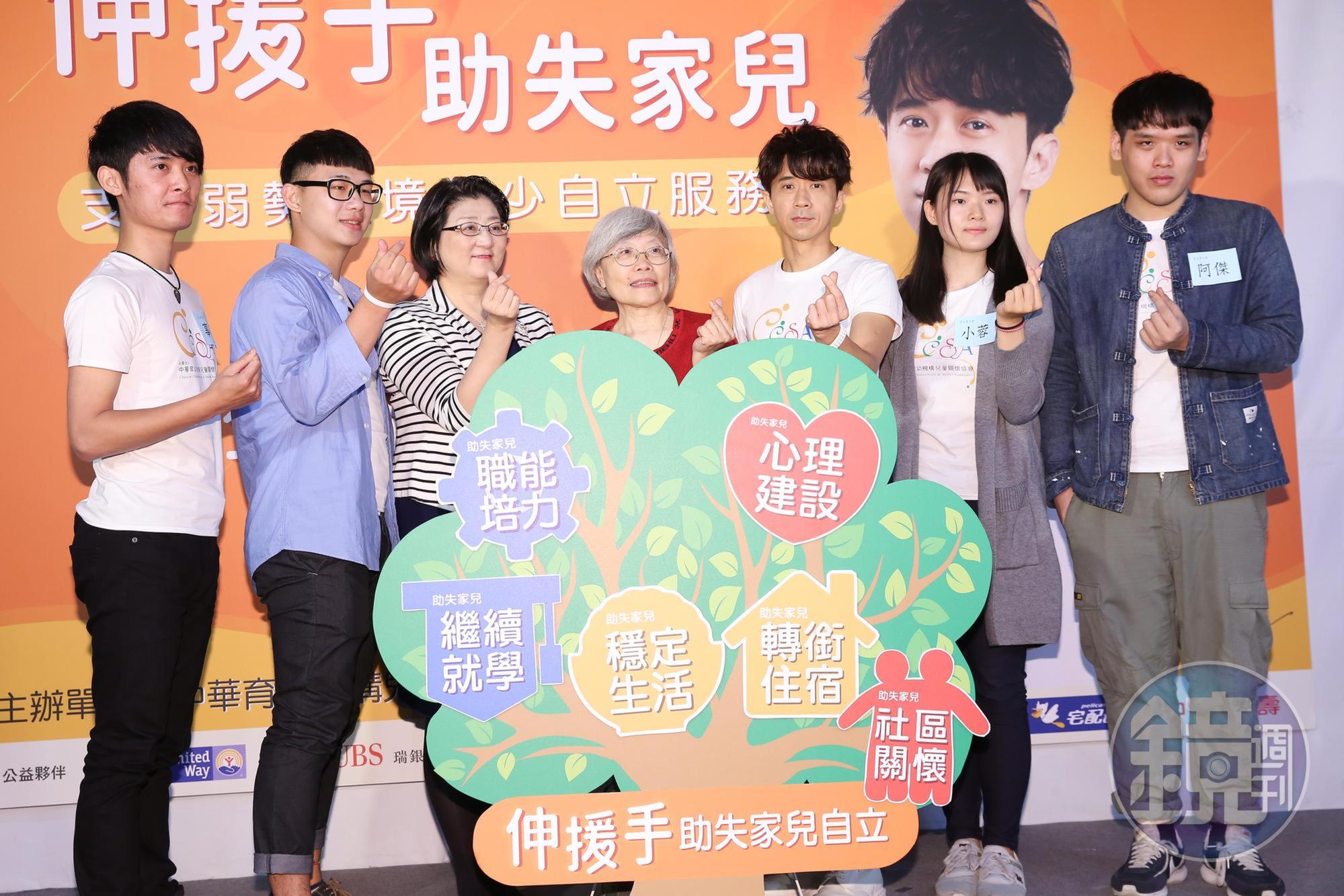 光良結束旅遊出席公益記者會,透露目睹小吳哥窟的日出美景印象深刻。