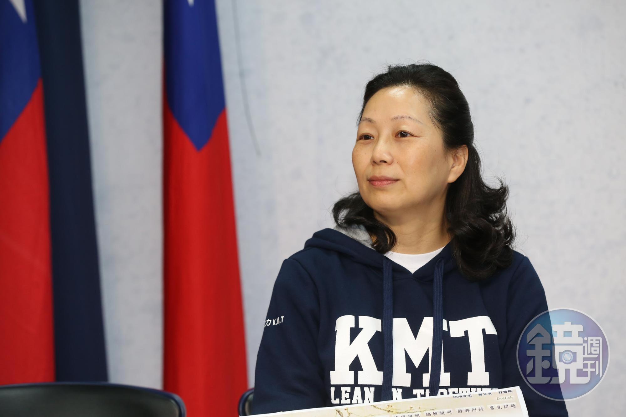 花蓮縣長徐榛蔚力推觀光,經常把「來看兩個太太、三個小山」掛在嘴邊。