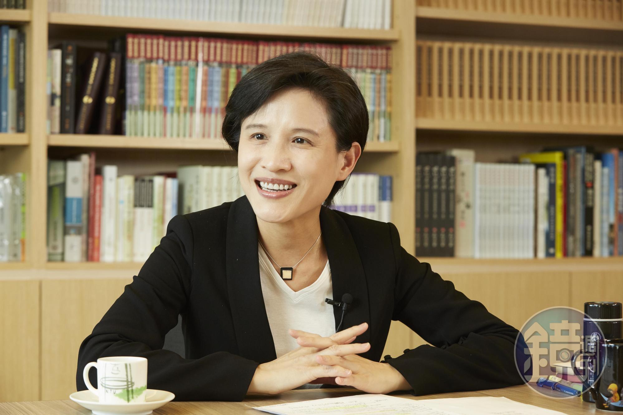 鄭麗君申報超過16億元,蟬聯內閣財產王。