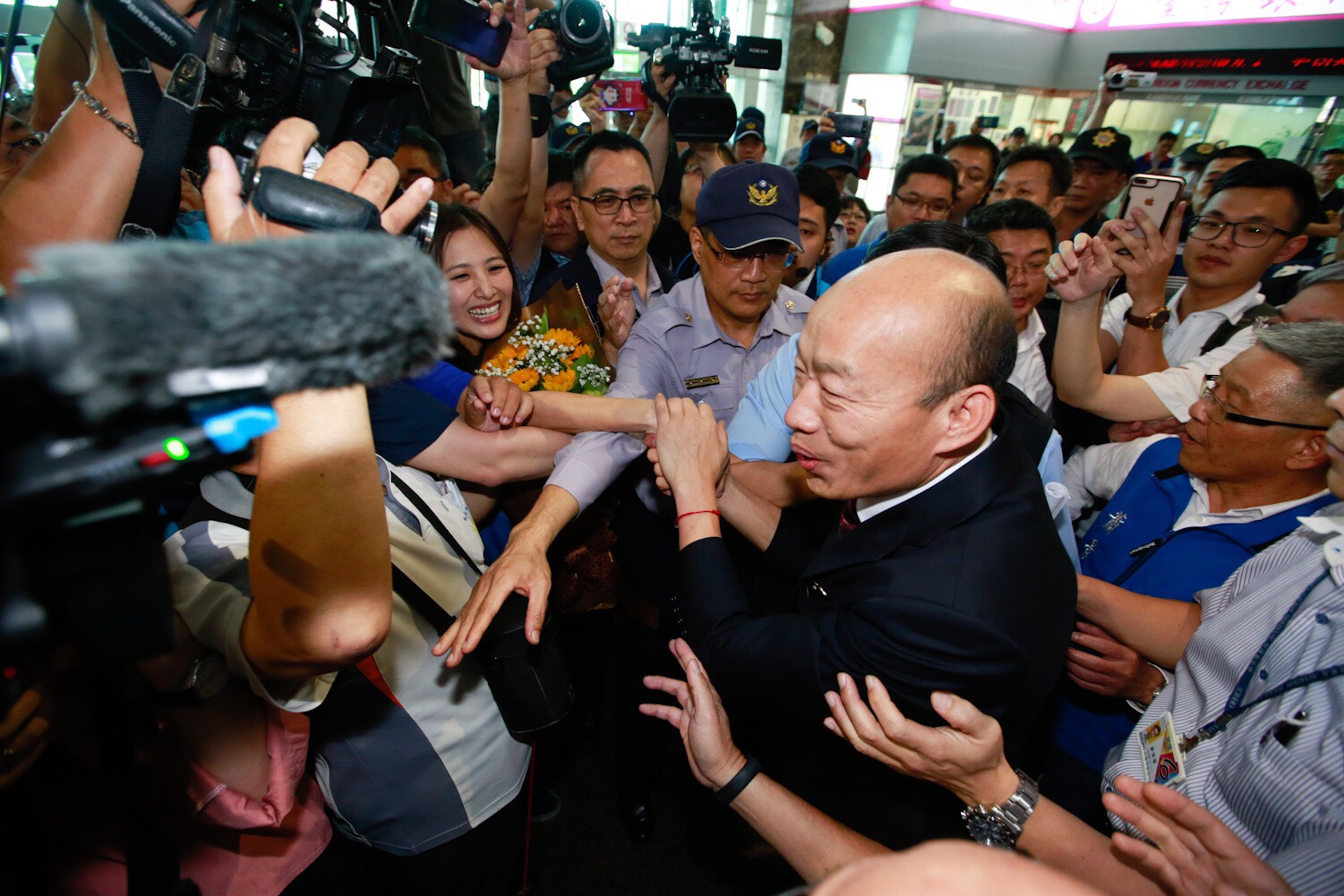 韓國瑜在會面國台辦主任劉結一時，多次強烈表示自己支持九二共識等，引發外界「賣台」疑慮。