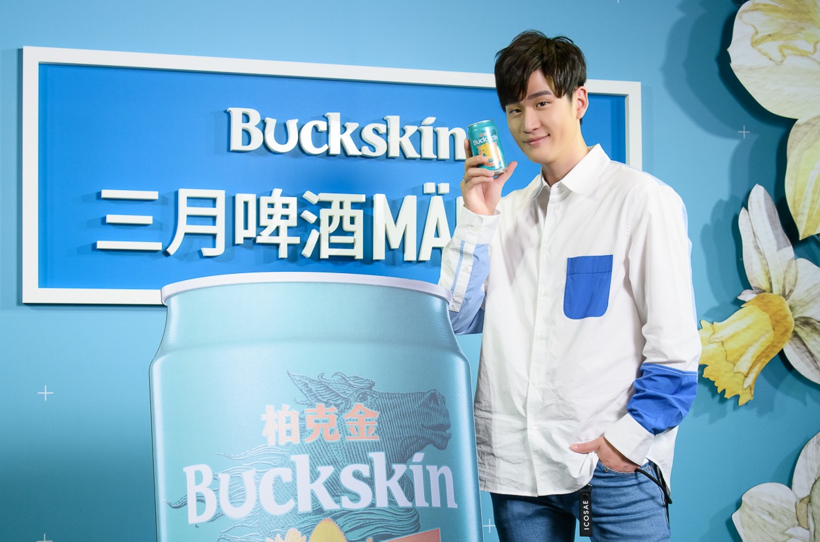 周興哲不只入鏡拍代言廣告，連主題歌也是自己的創作。（金車柏克金提供）