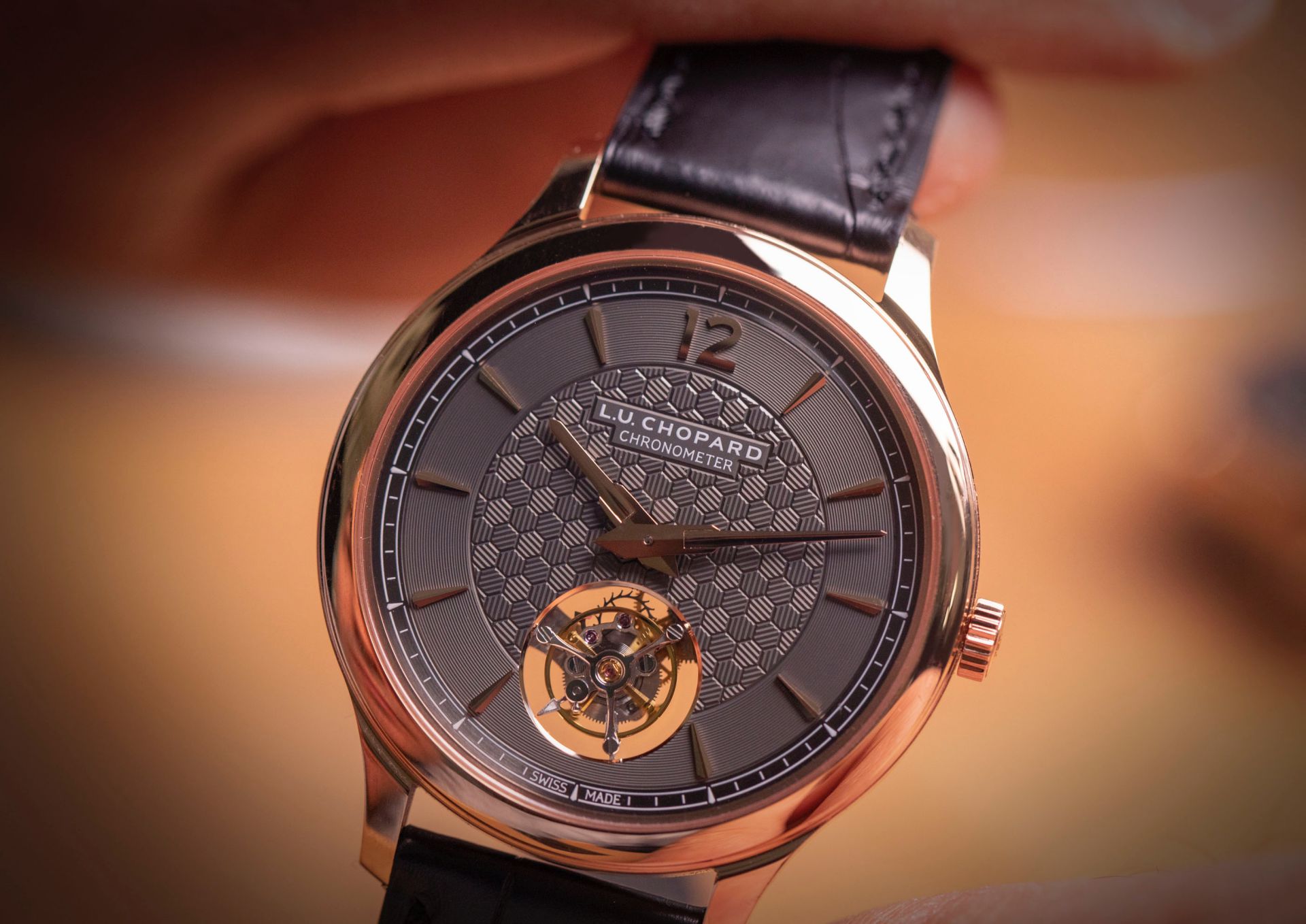 蕭邦L.U.C Flying T Twin腕錶，配備蕭邦首款飛行陀飛輪機芯，全球限量發行50只，售價未定。