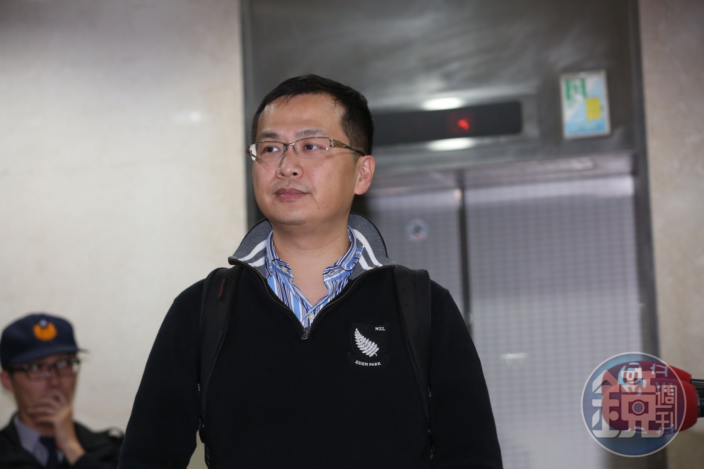 國民黨籍台北市議員羅智強在臉書上舉行投票，結果不如預期，怒嗆民進黨網軍灌票。