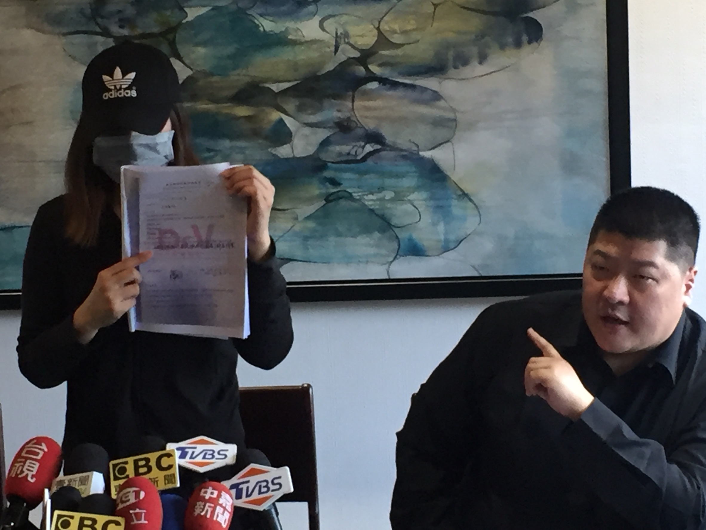 湯男姐姐指控葳亞娜診所延誤就醫，導致弟弟枉死。