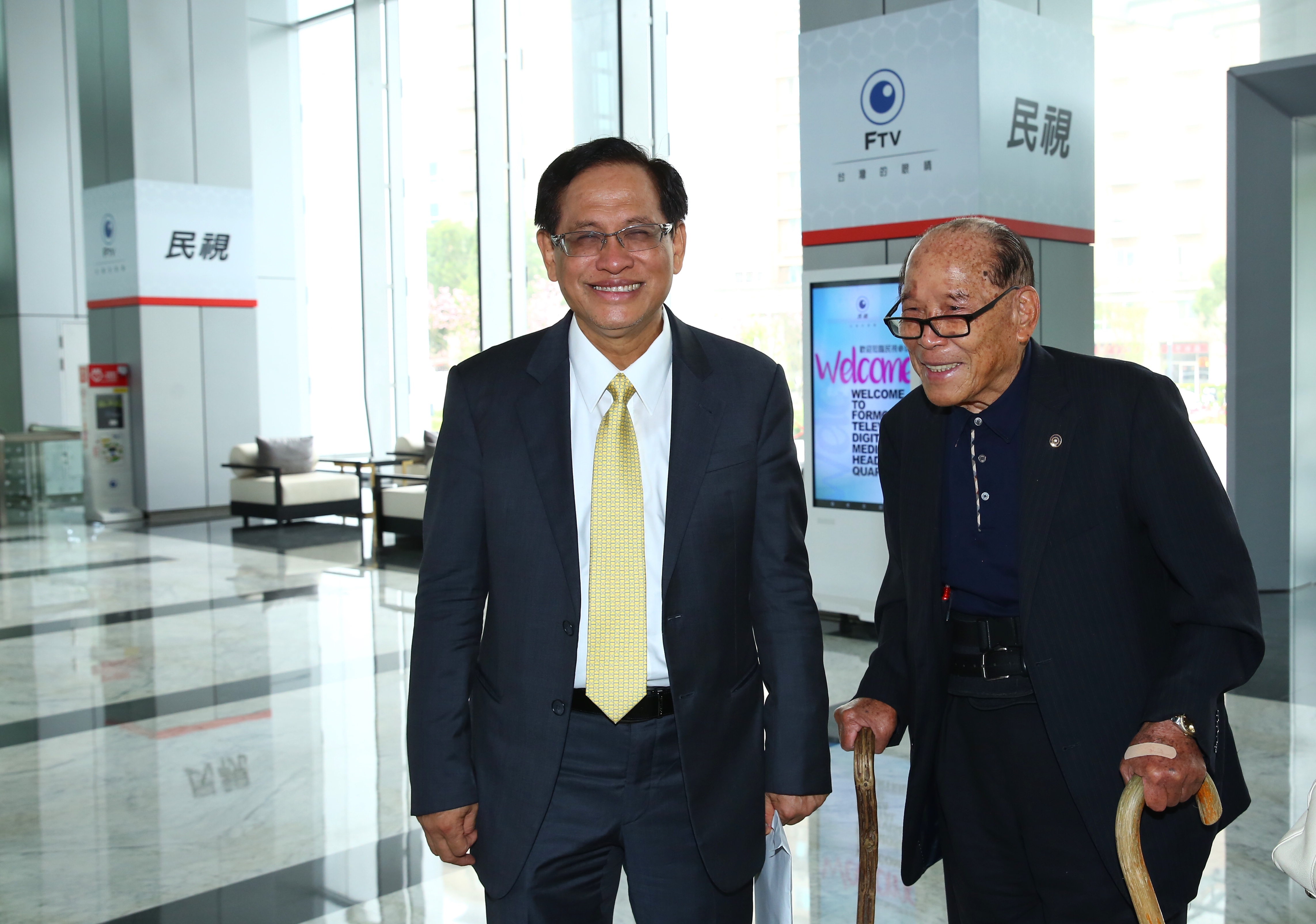 郭倍宏找來民視前董事長田再庭及律師，主張民投14日董事會決議無效。