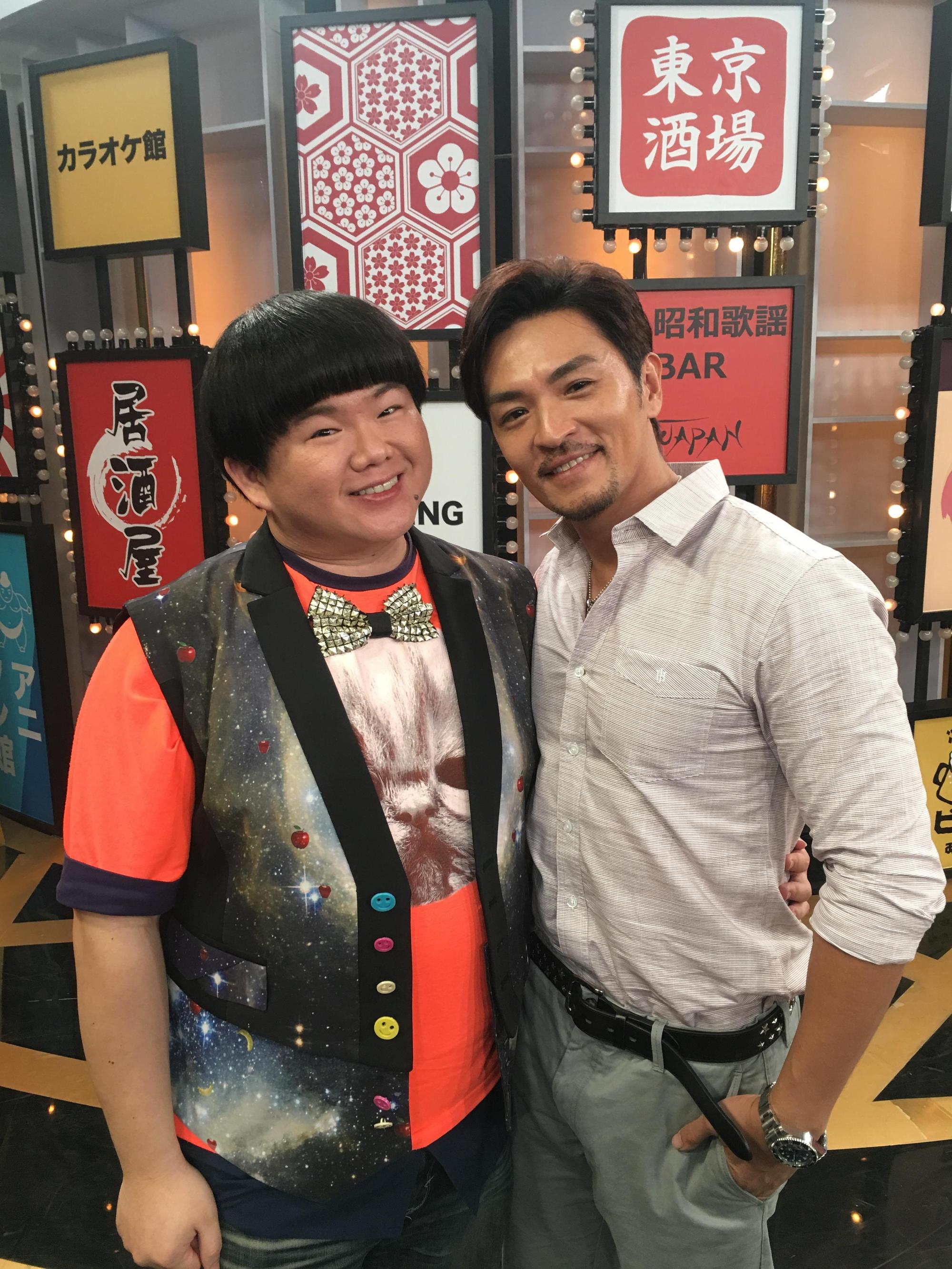 小胖林育羣擔任《國興日本歌唱王》評審。(國興衛視提供)