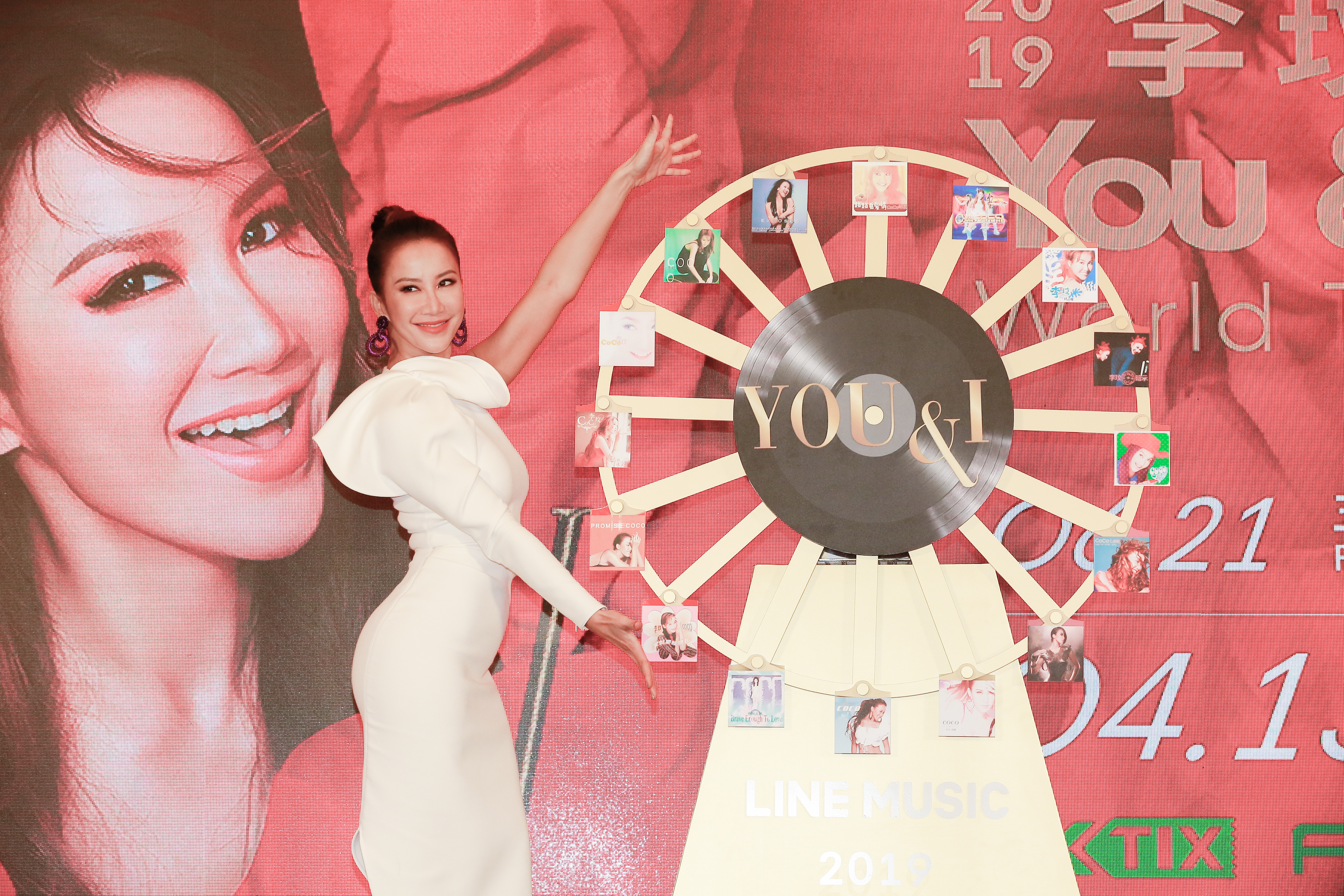 李玟演唱會開跑，28日記者會展現她出道的歷年經典作品封面。