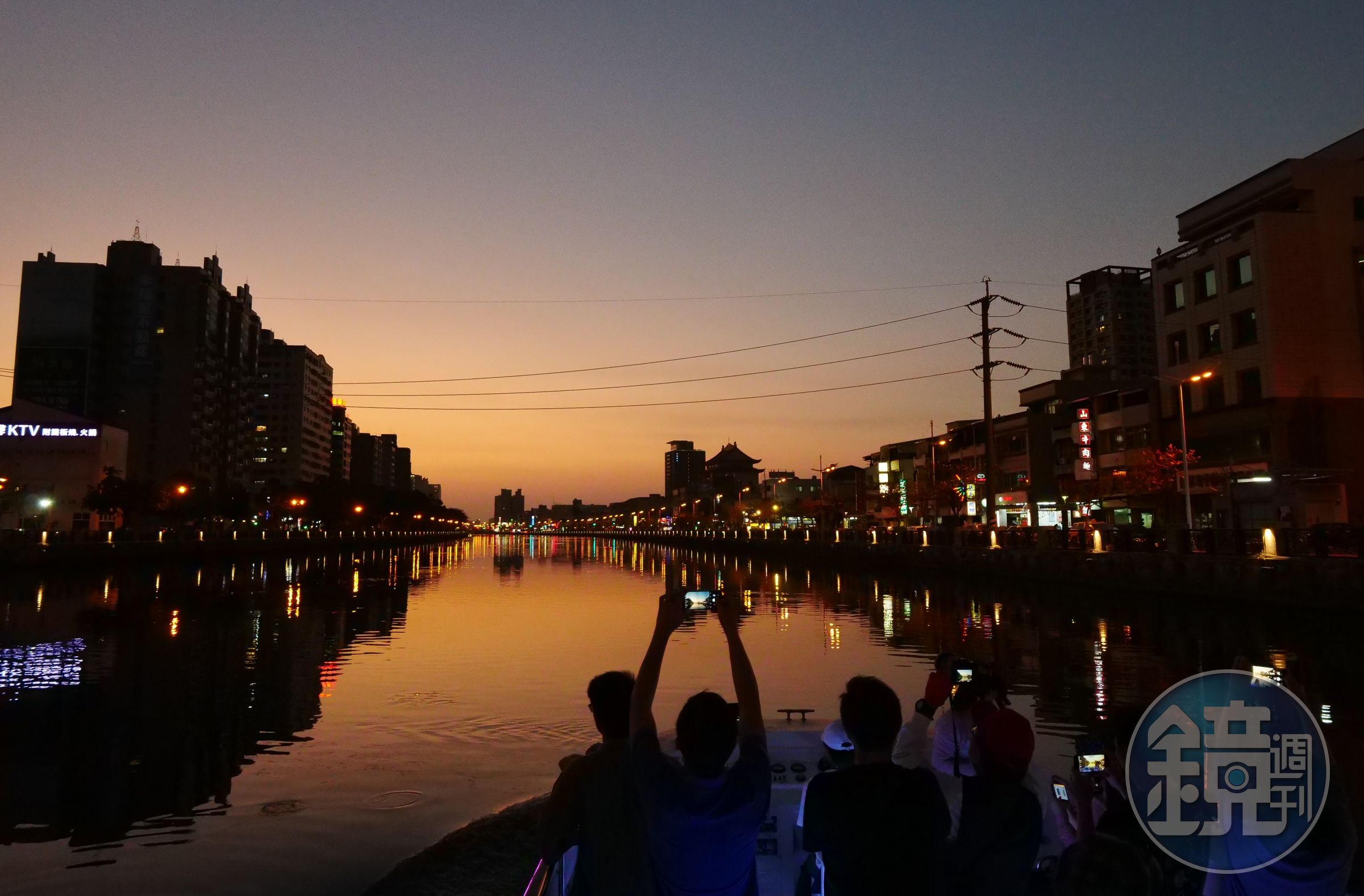 炎熱天氣裡，最適合安排一趟台南運河遊船之旅。
