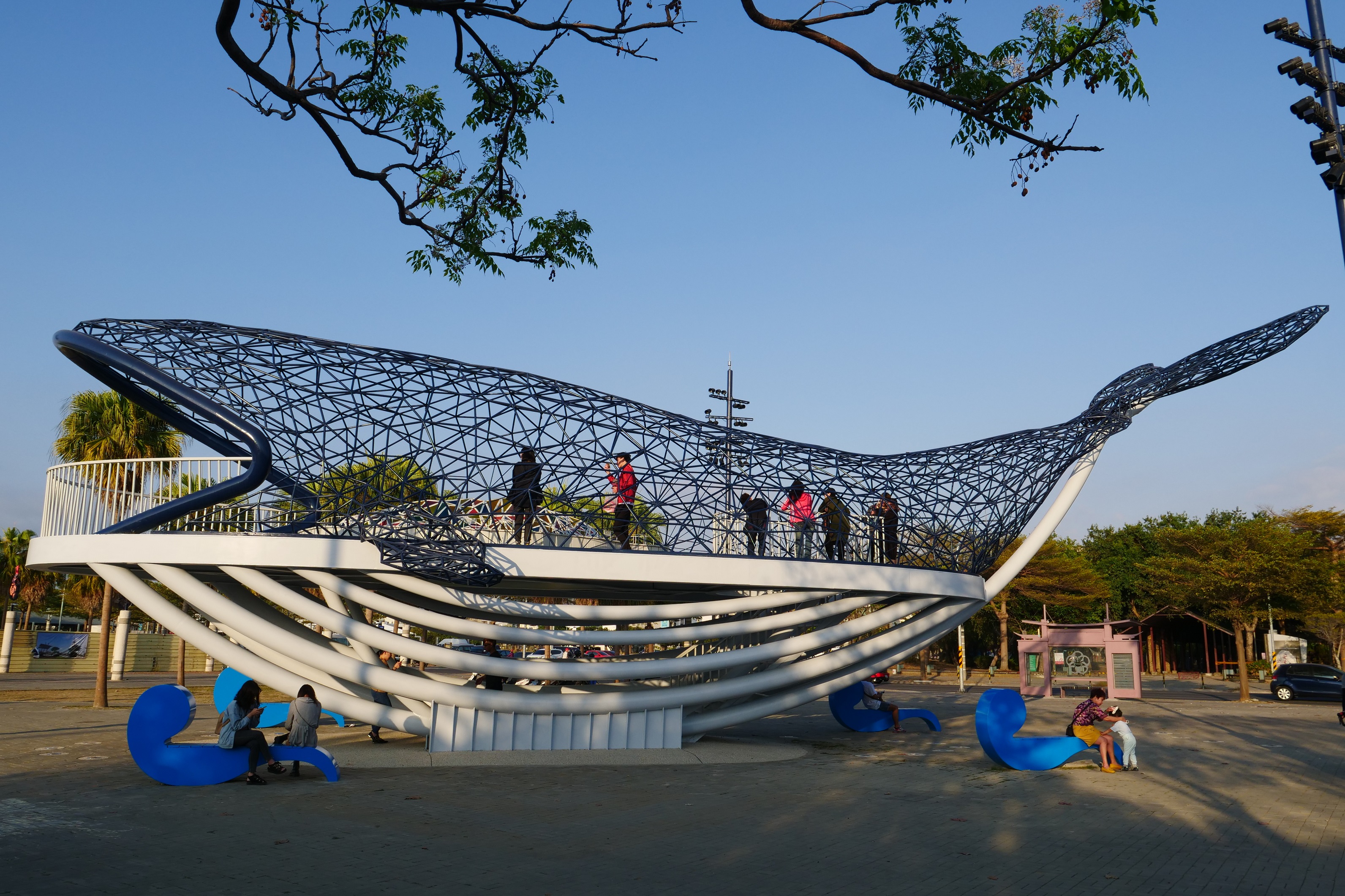 台南安平今年最受歡迎的打卡景點《大魚的祝福》。 