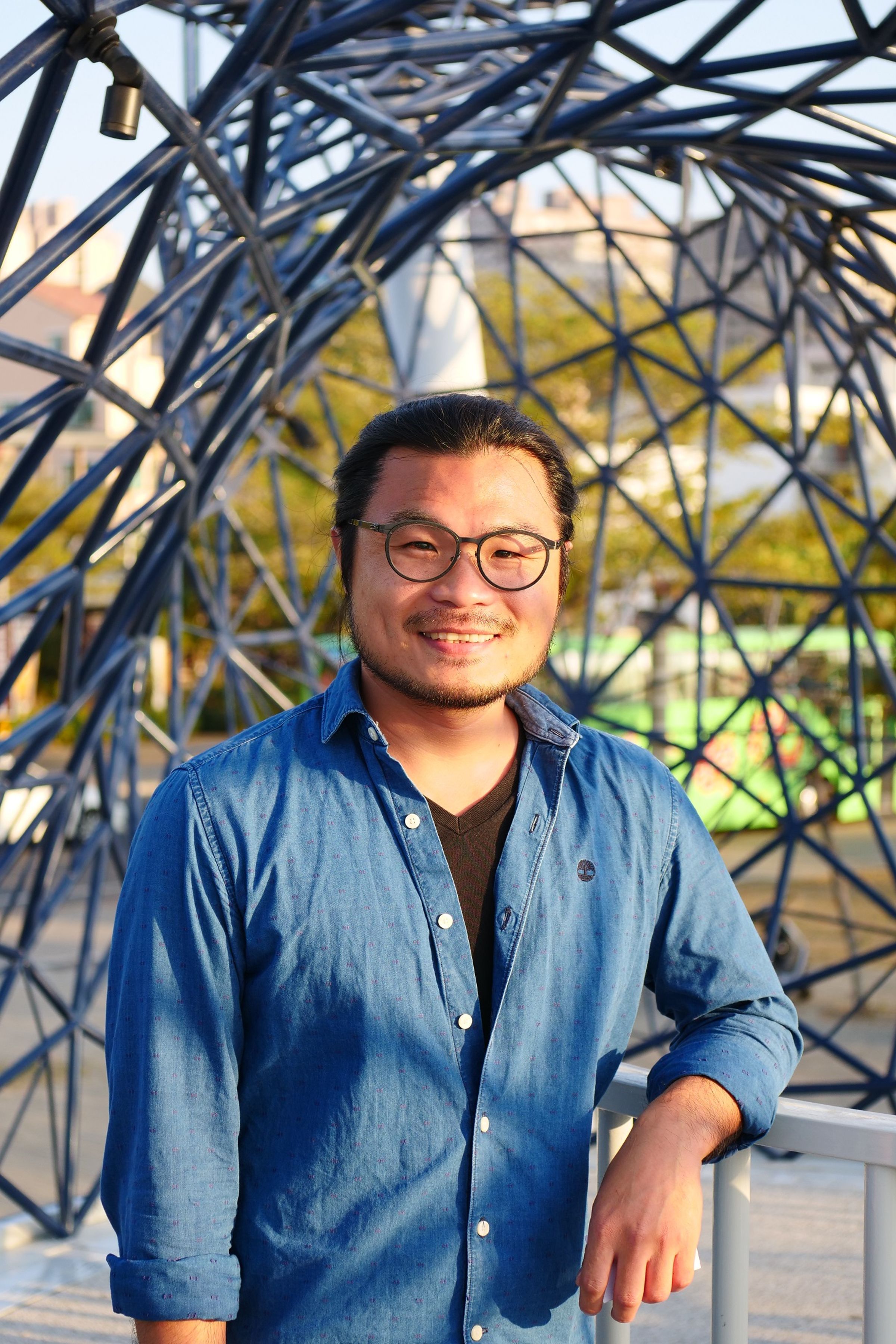 設計者楊士毅透過作品表達，同在島嶼生活的人應該互相包容疼惜。