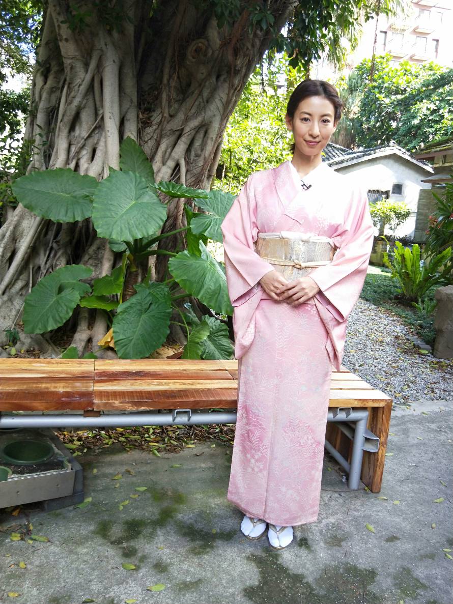 待在台灣8年的時間，大久保麻梨子超「台化」，主持《魅力妻in Taiwan》讓她一秒變回拘謹的日本人。（國興衛視提供）