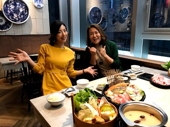 大久保麻梨子主持《魅力妻in Taiwan》行腳節目，尋找和她一樣嫁來台灣的日本太太暢談台灣生活。（國興衛視提供）