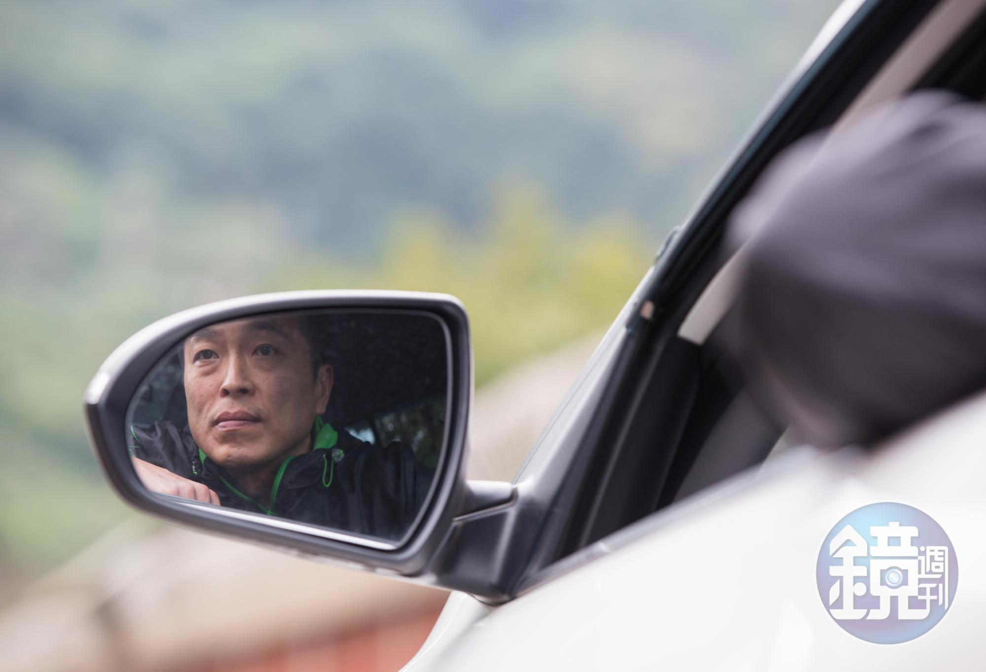 在開Uber之前,張居財曾在東區經營通訊行,頗具生意頭腦的他擁有不少死忠客人。