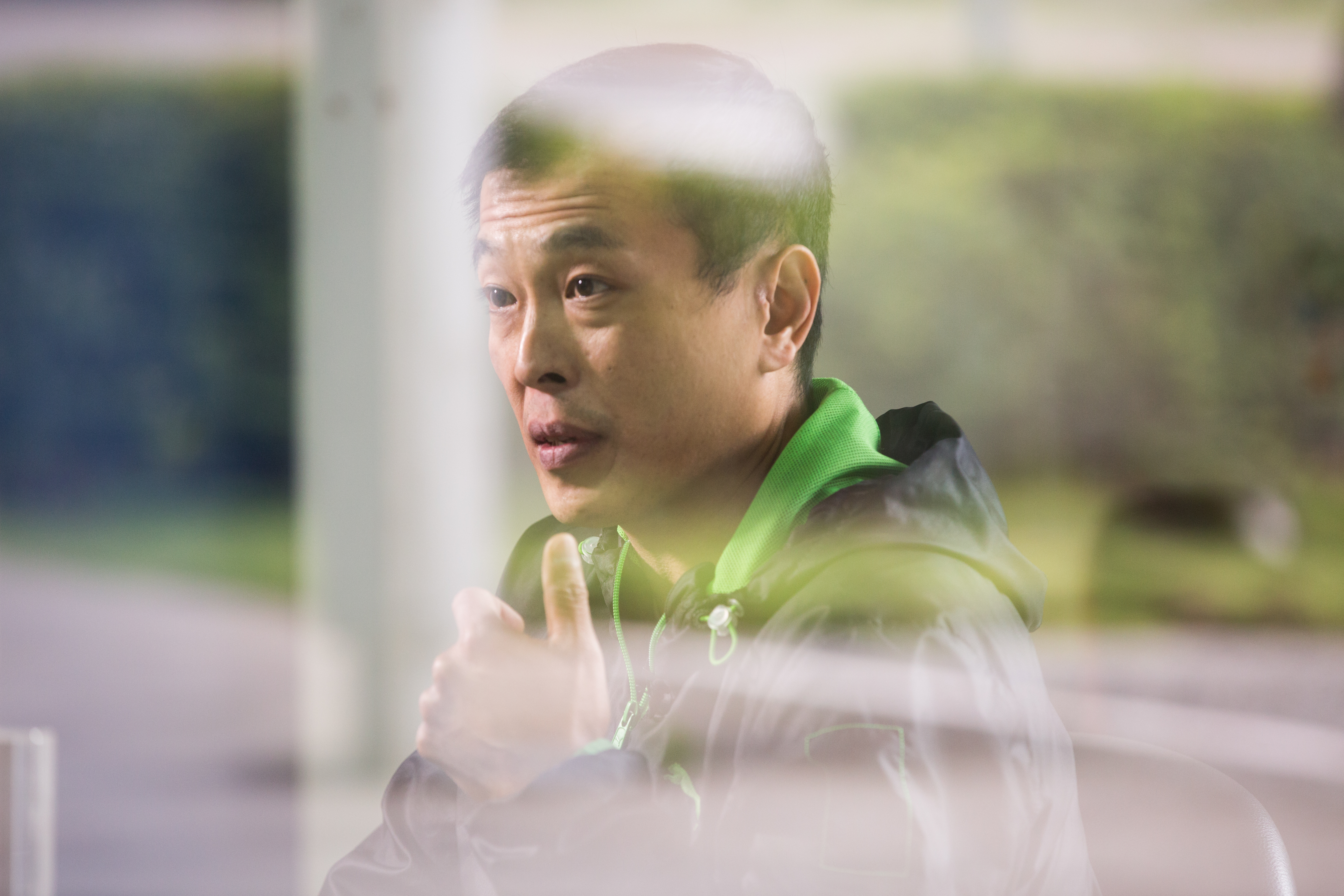 張居財36歲突罹患顏面神經麻痺，後染上安眠藥成癮疏於管理店務，人生存雲端跌落谷底。