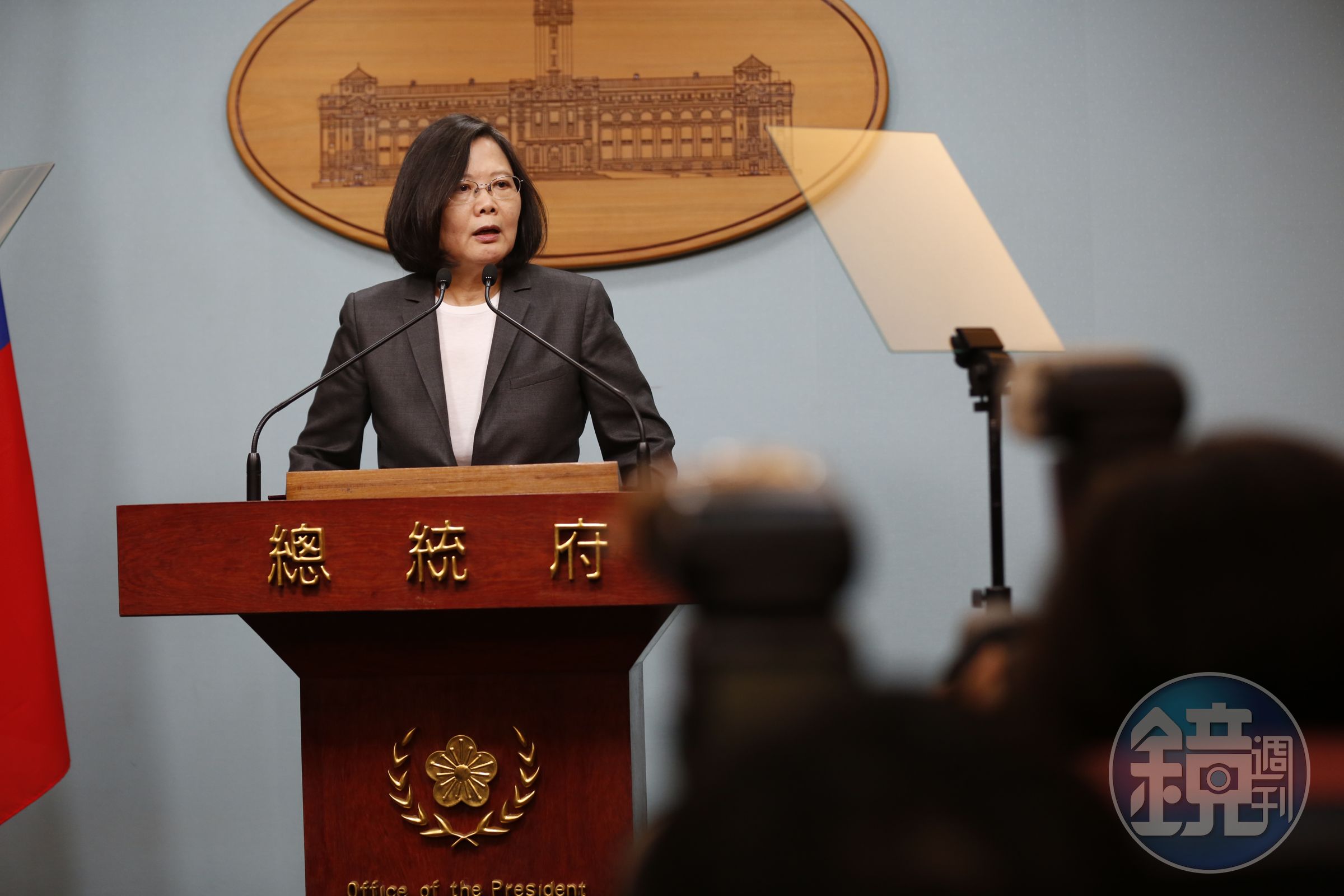面對中共戰機越過台灣海峽中線挑釁，蔡英文總統提出嚴正抗議。
