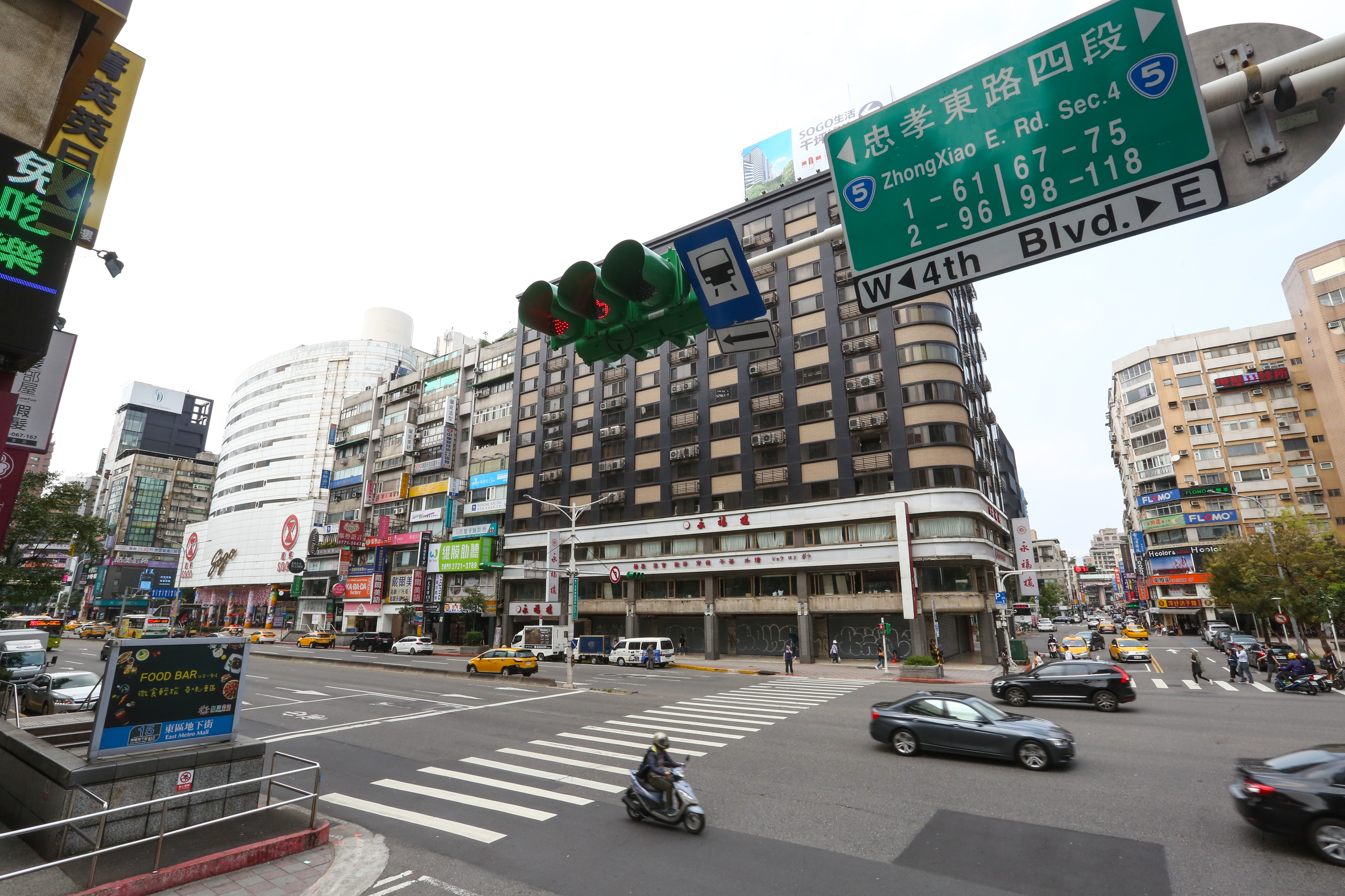 東區商圈一片淒慘，今年初，有40年歷史的江浙名菜館永福樓不堪租金壓力，退租宣布歇業。