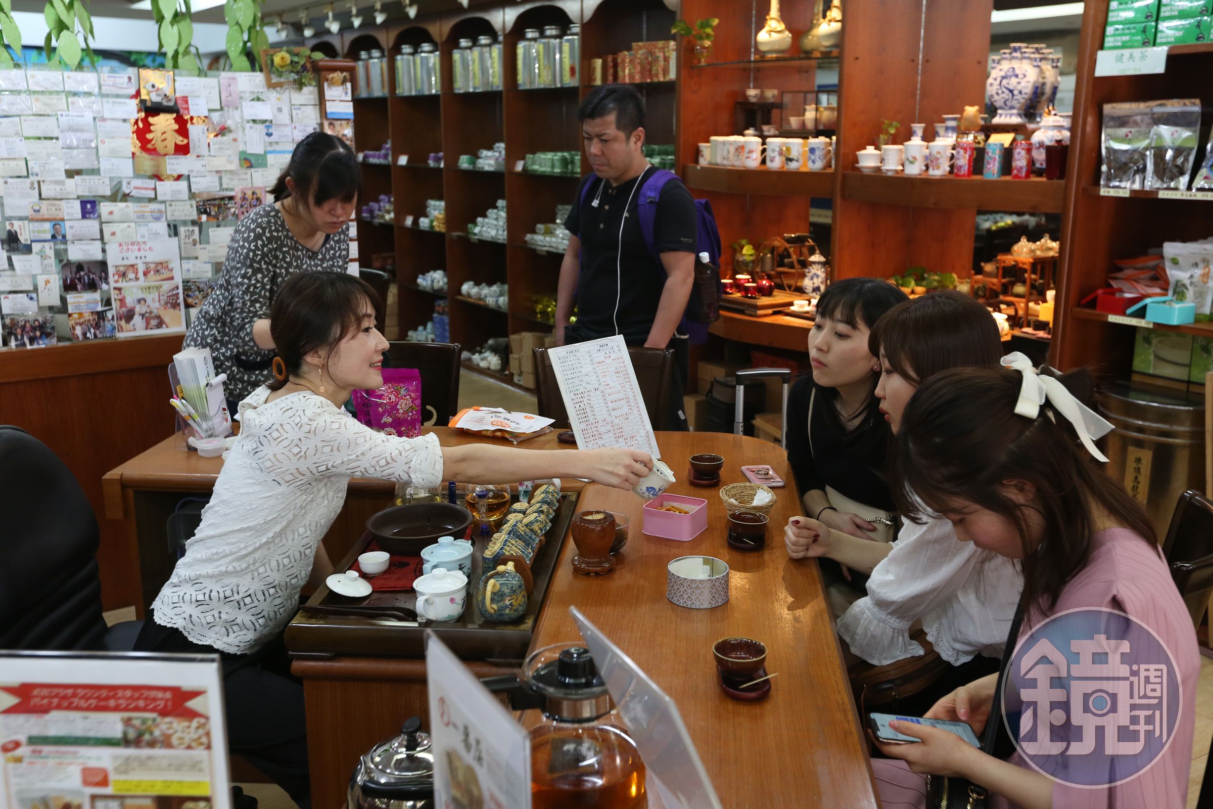 晶華商圈精品一條街300公尺內有7間店面招租，伴手禮老店「一番屋」靠賣日本客鳳梨酥奇蹟生存。