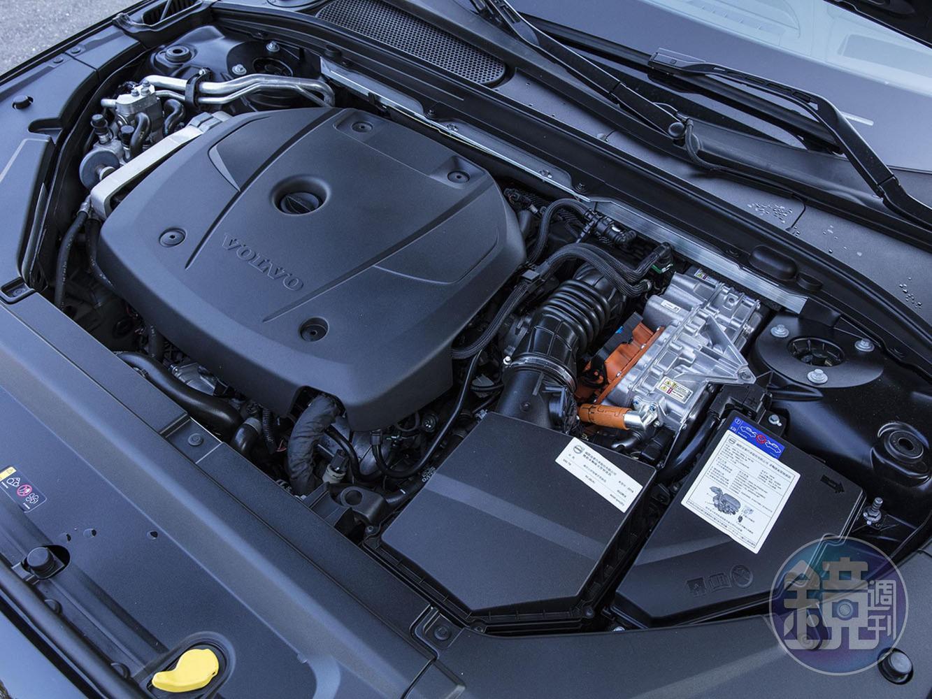 P1-P2 小圖01：2.0升雙增壓引擎可輸出320hp、40.8kgm的動力。