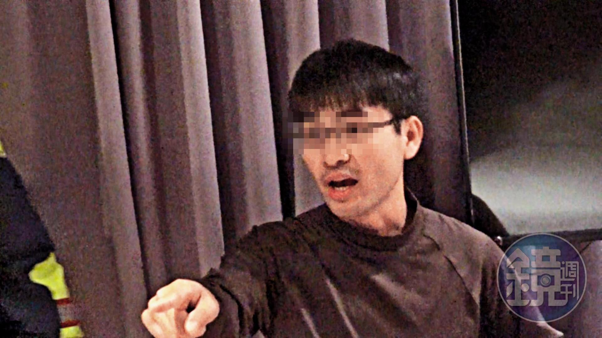 被抓姦的名醫惱羞成怒，指著老婆大罵。（讀者提供）