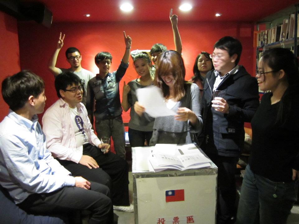 傅榆紀錄片《藍綠對話實驗室》記錄年輕世代對政治的看法與對話。（傅榆提供）