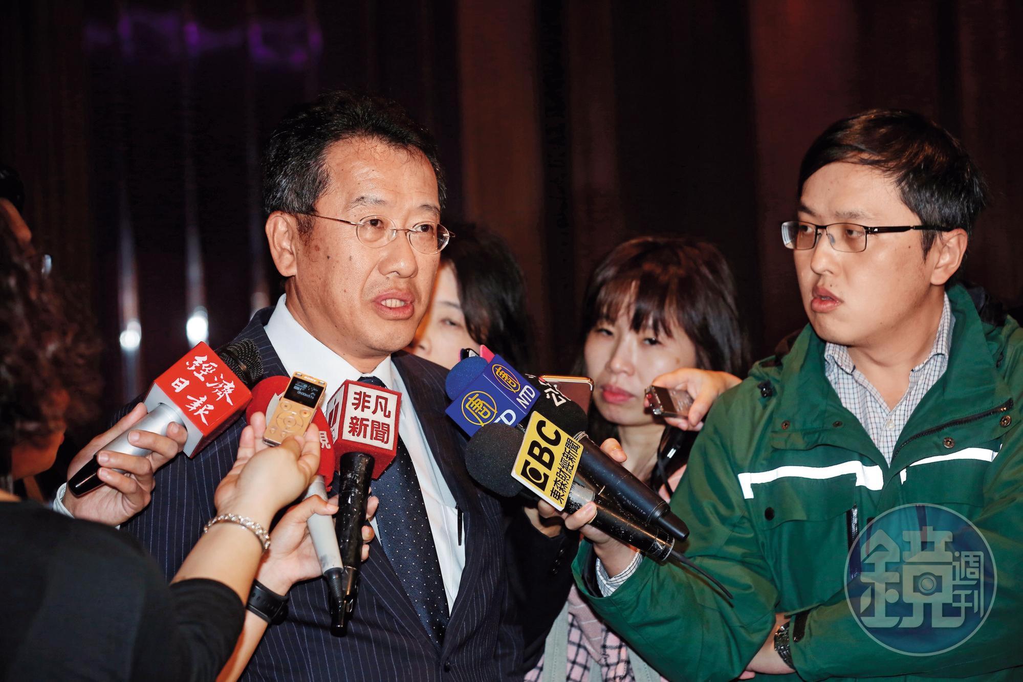 金管會主委顧立雄表示,壽險公司「基於穩健經營,應該少發現金股利,以厚實資本。」