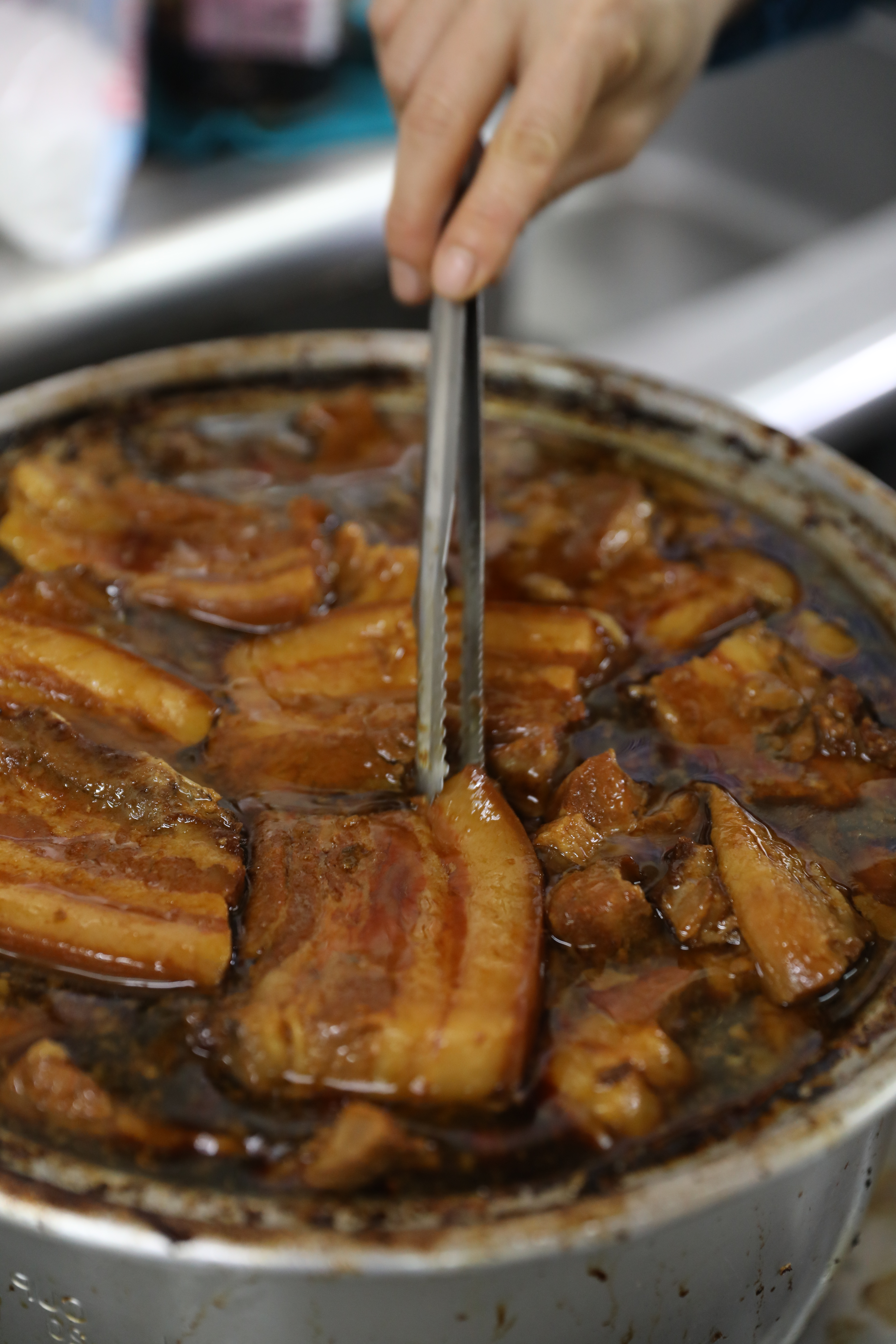 焢肉鍋內不見厚厚一層油脂。