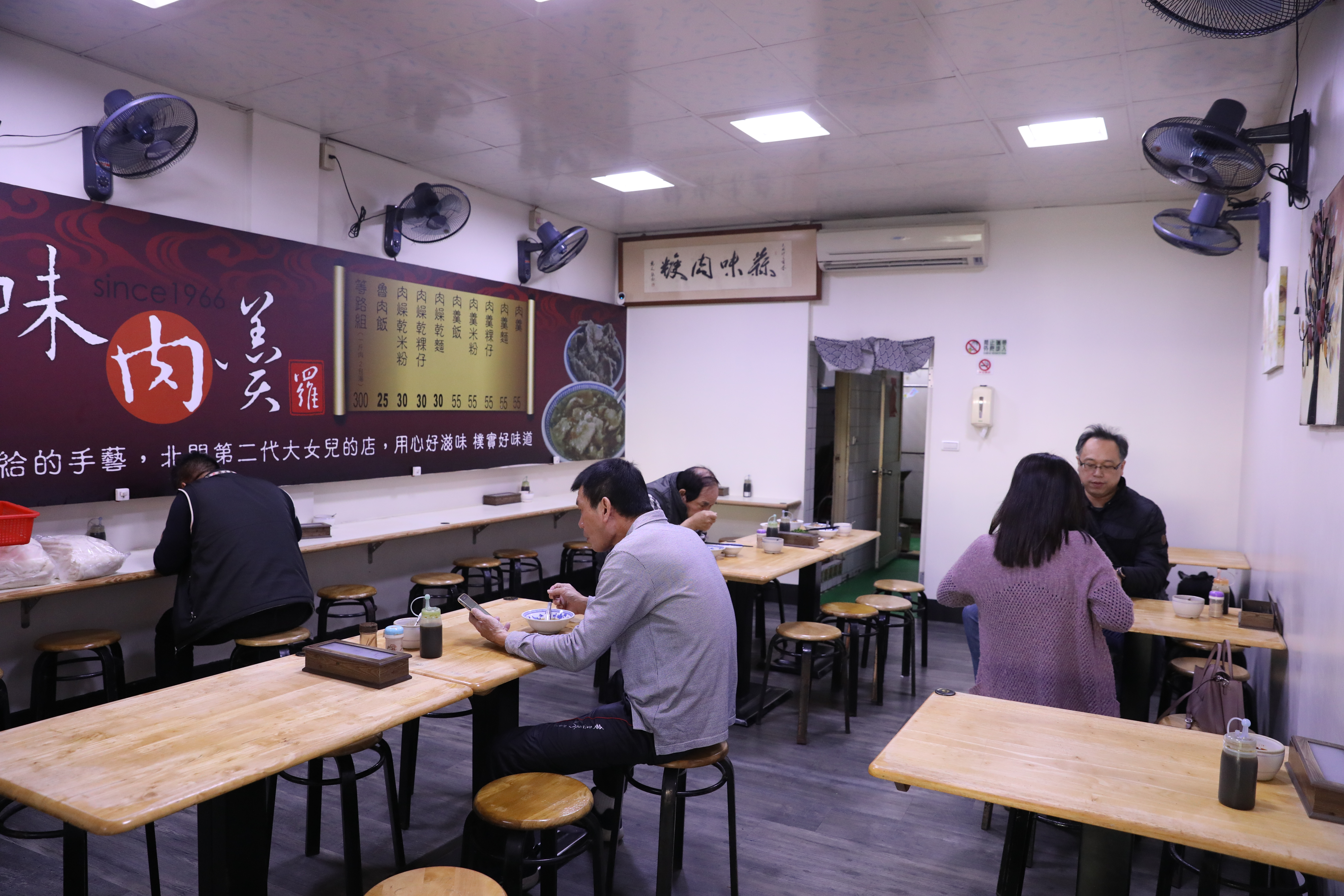 不少人下午跑來吃肉羹打牙祭。