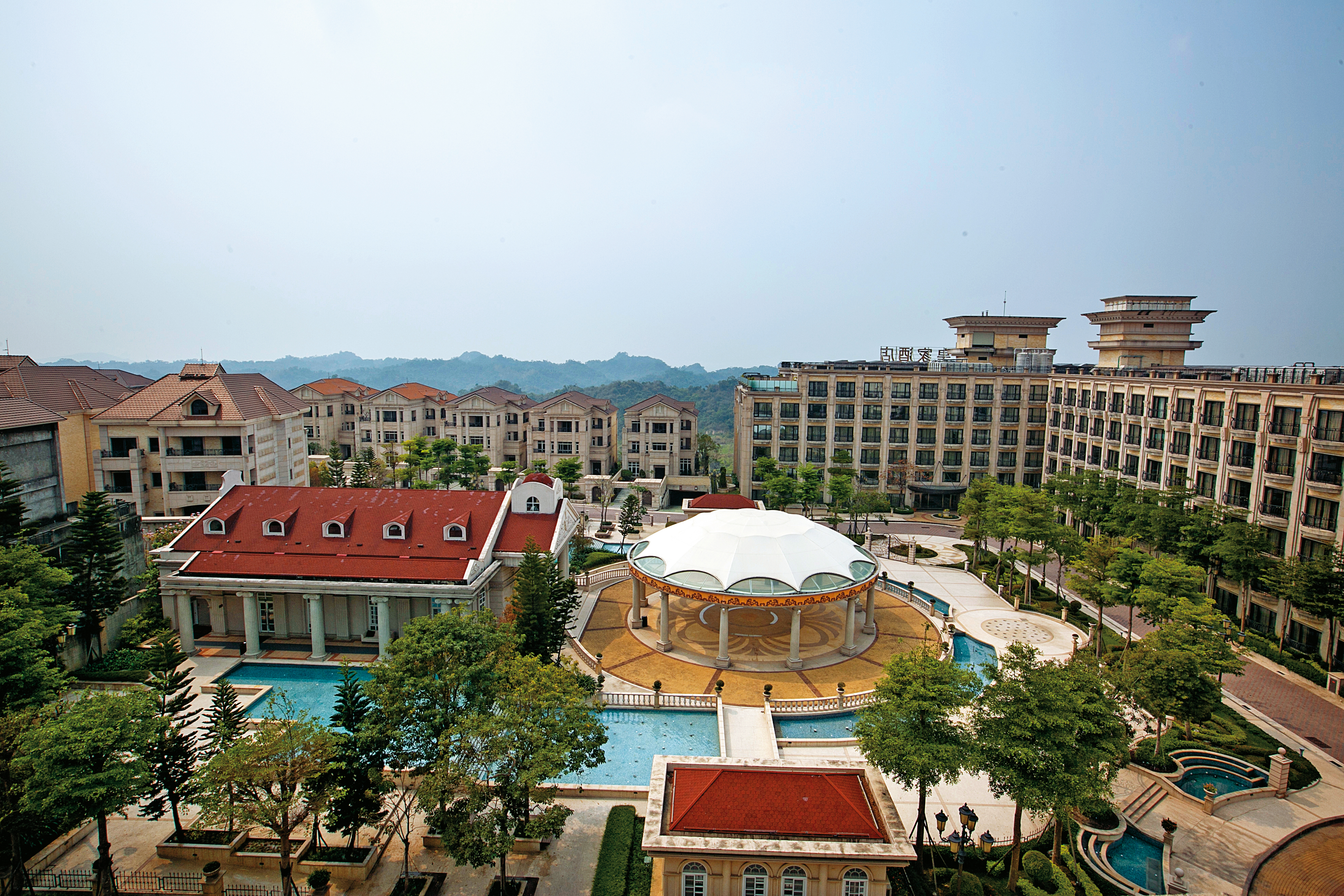 義大皇家酒店也被劃入聯合管委會中，但住戶怒批其根本未繳管理費。