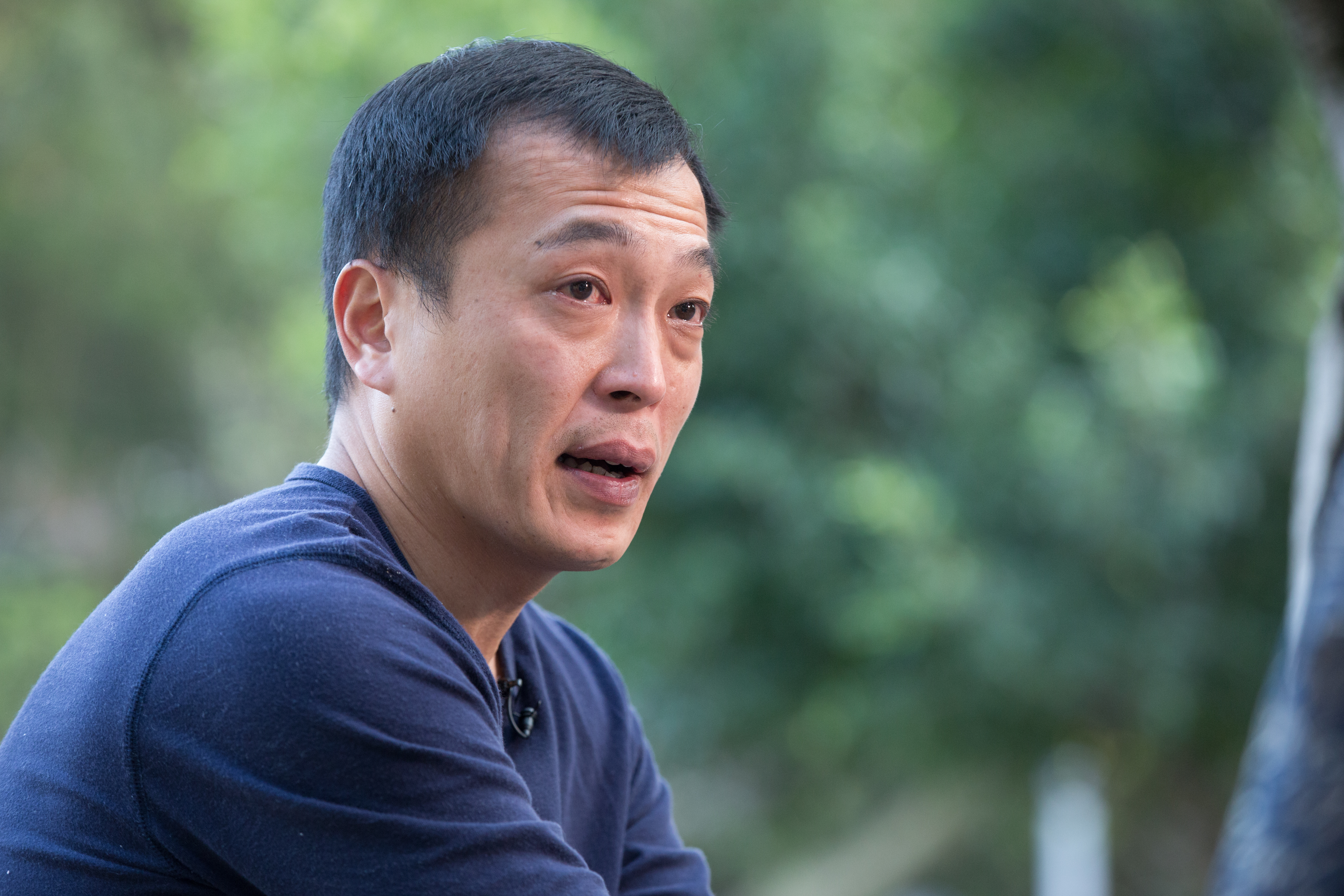 提起生命中的2個重要女人，張居財忍不住落下男兒淚。