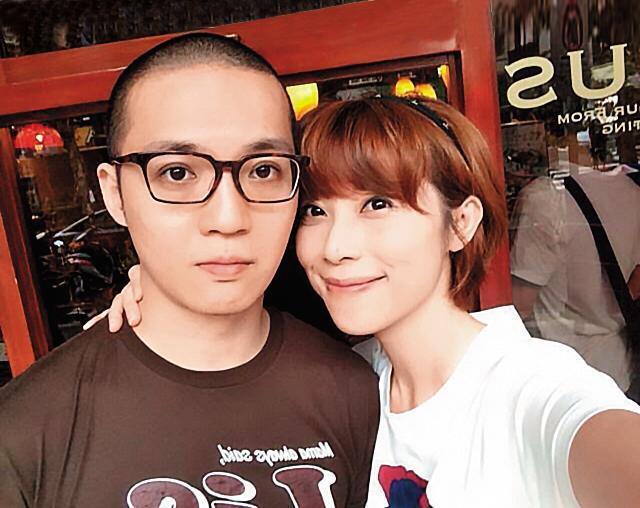 貴婦奈奈和老公黃博健捲款吸金10億元,潛逃加拿大,至今行蹤成謎。檢調卻查出貴婦奈奈及夫家在台仍擁有5戶豪宅,其中青川富御有3戶,琉森花園則有2戶,估計總市價超過4億元。