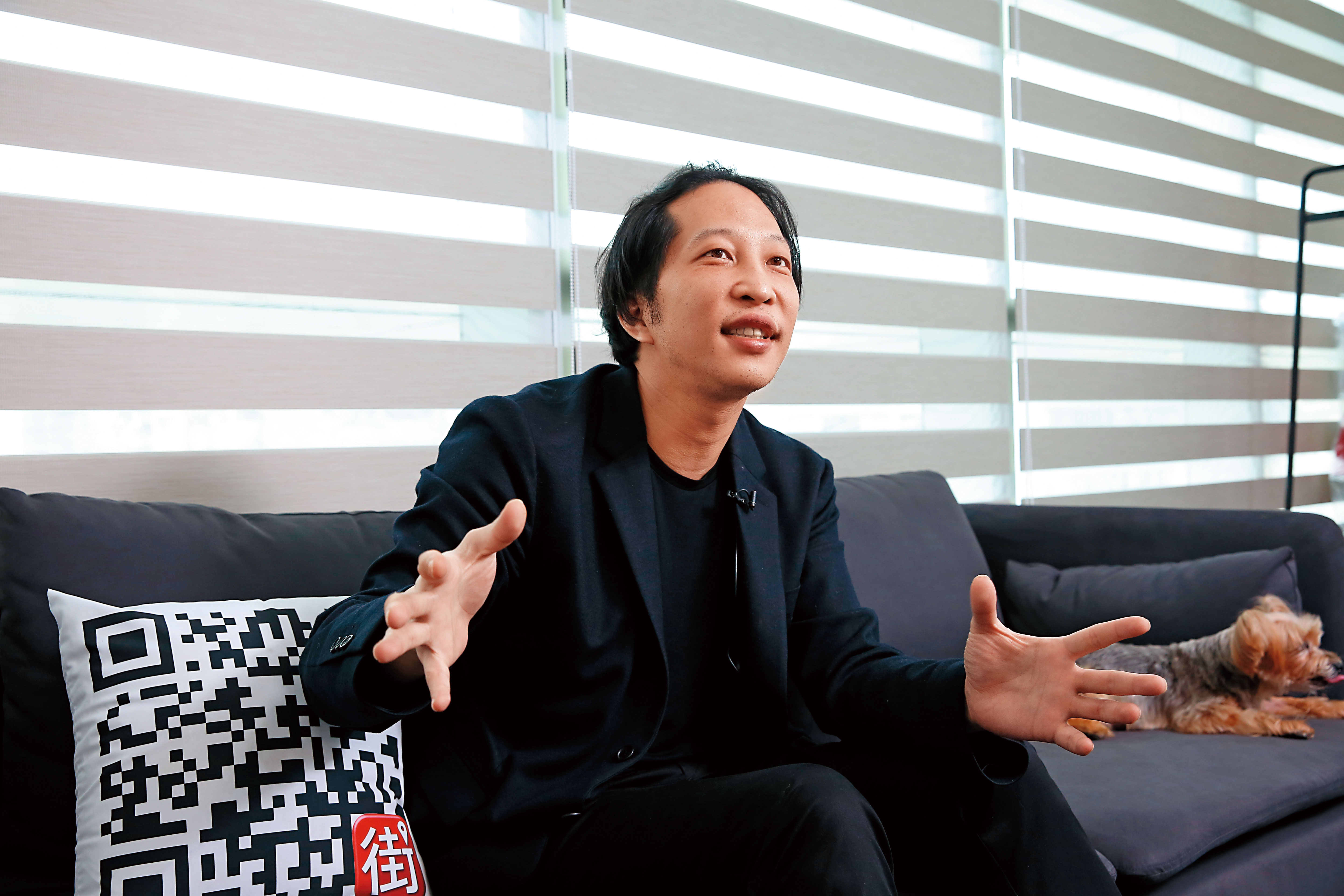 胡亦嘉是前開發工銀董事長胡定吾的兒子,因為老爸關係讓他獲得不少奧援。