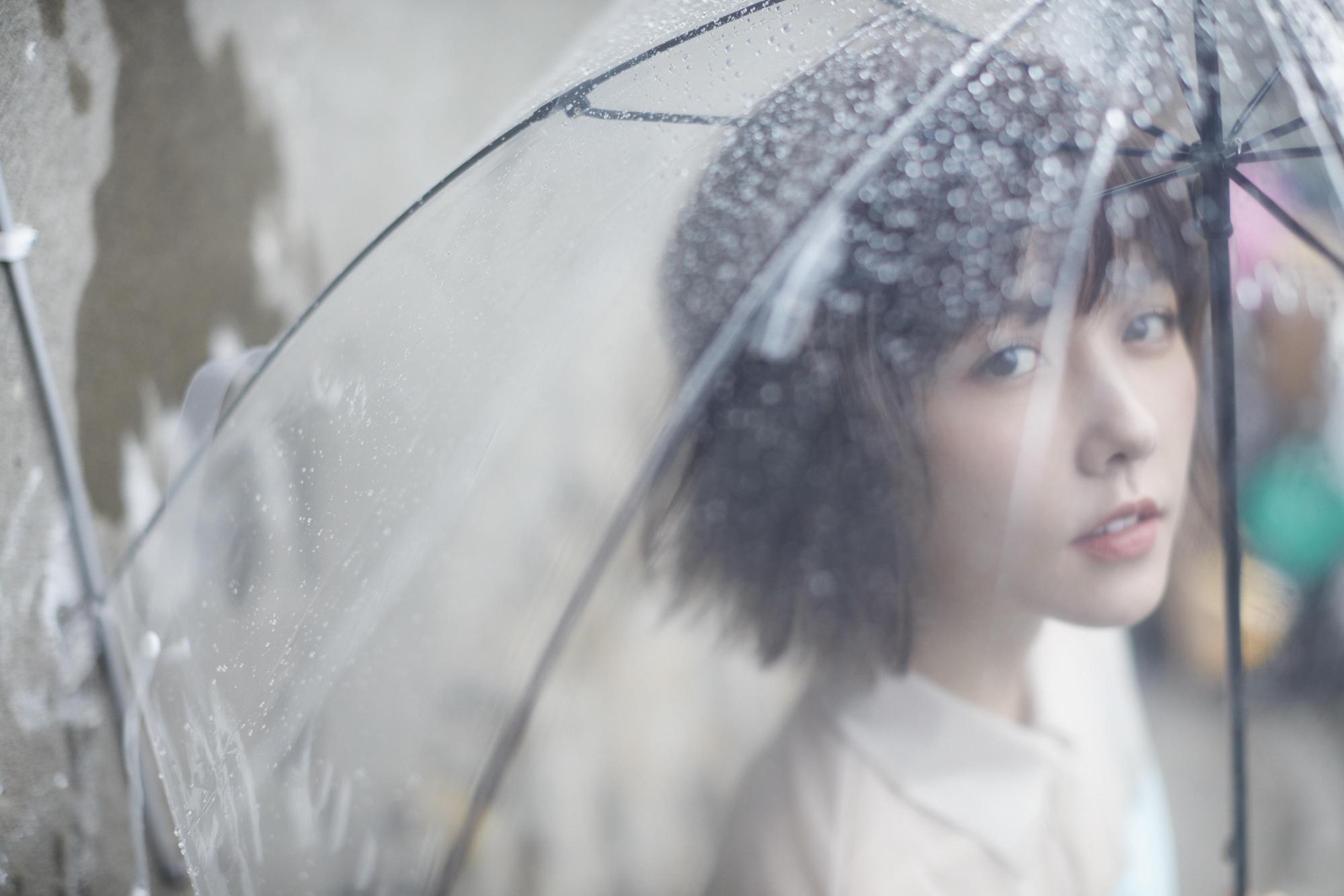 新專輯取名《微雨》,對邵雨薇具有特殊意義。(寬宏藝術Kham Music)