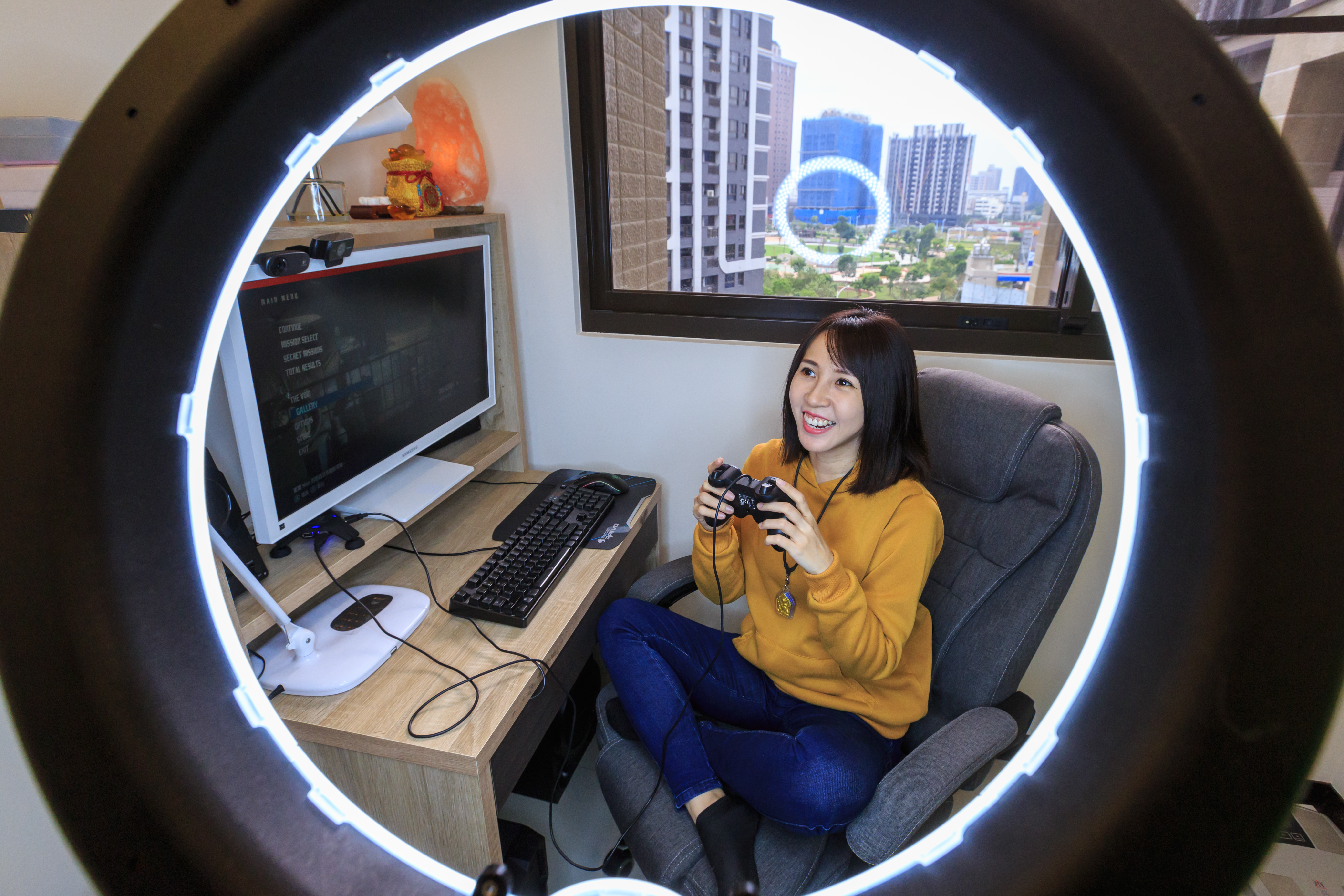 網紅潔哥不僅玩遊戲很犀利，理財也是一把罩，身價直逼千萬元。