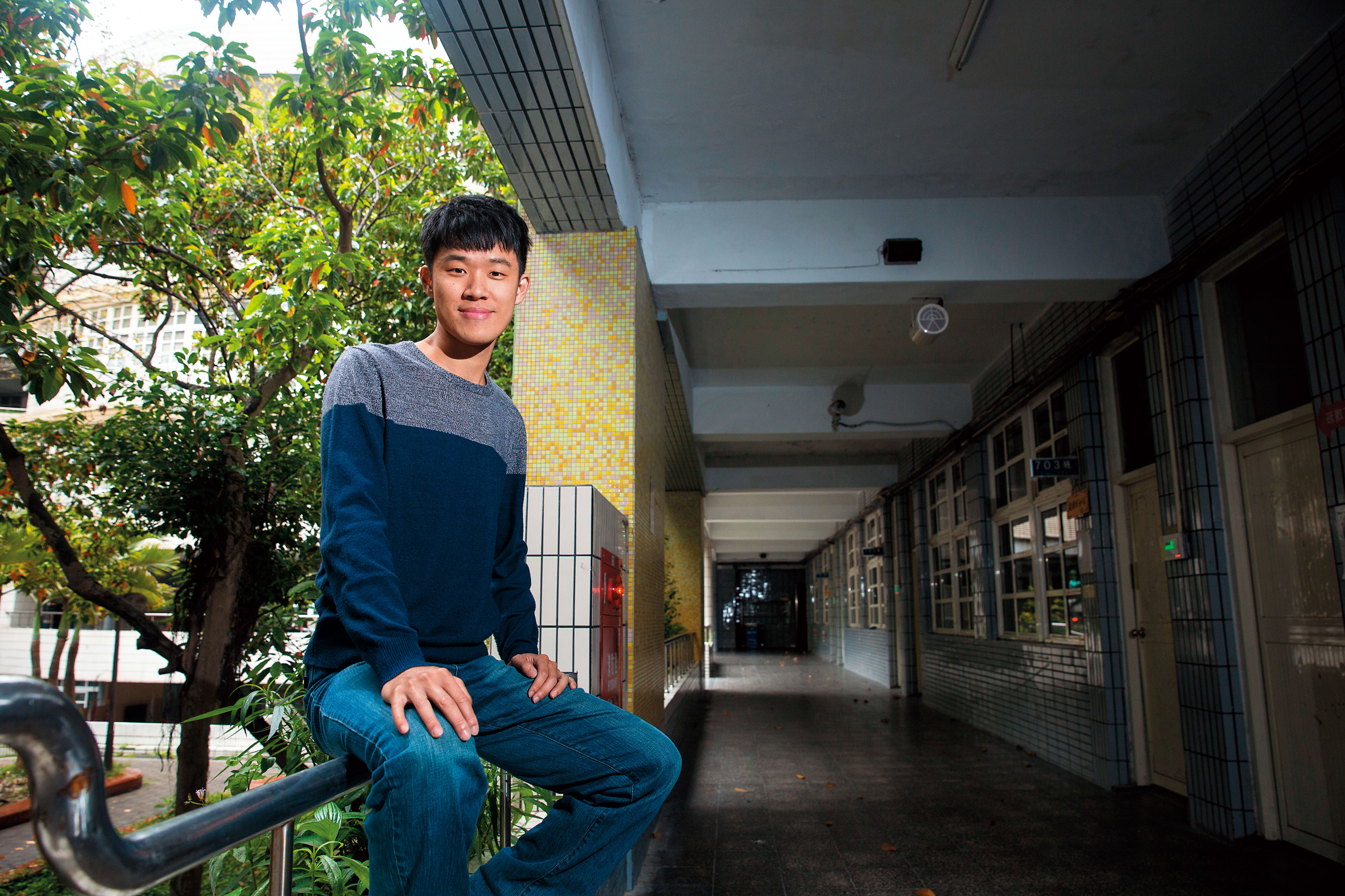 嚴天浩出身偏鄉家庭，長大後，他希望以教育幫助更多弱勢孩子。