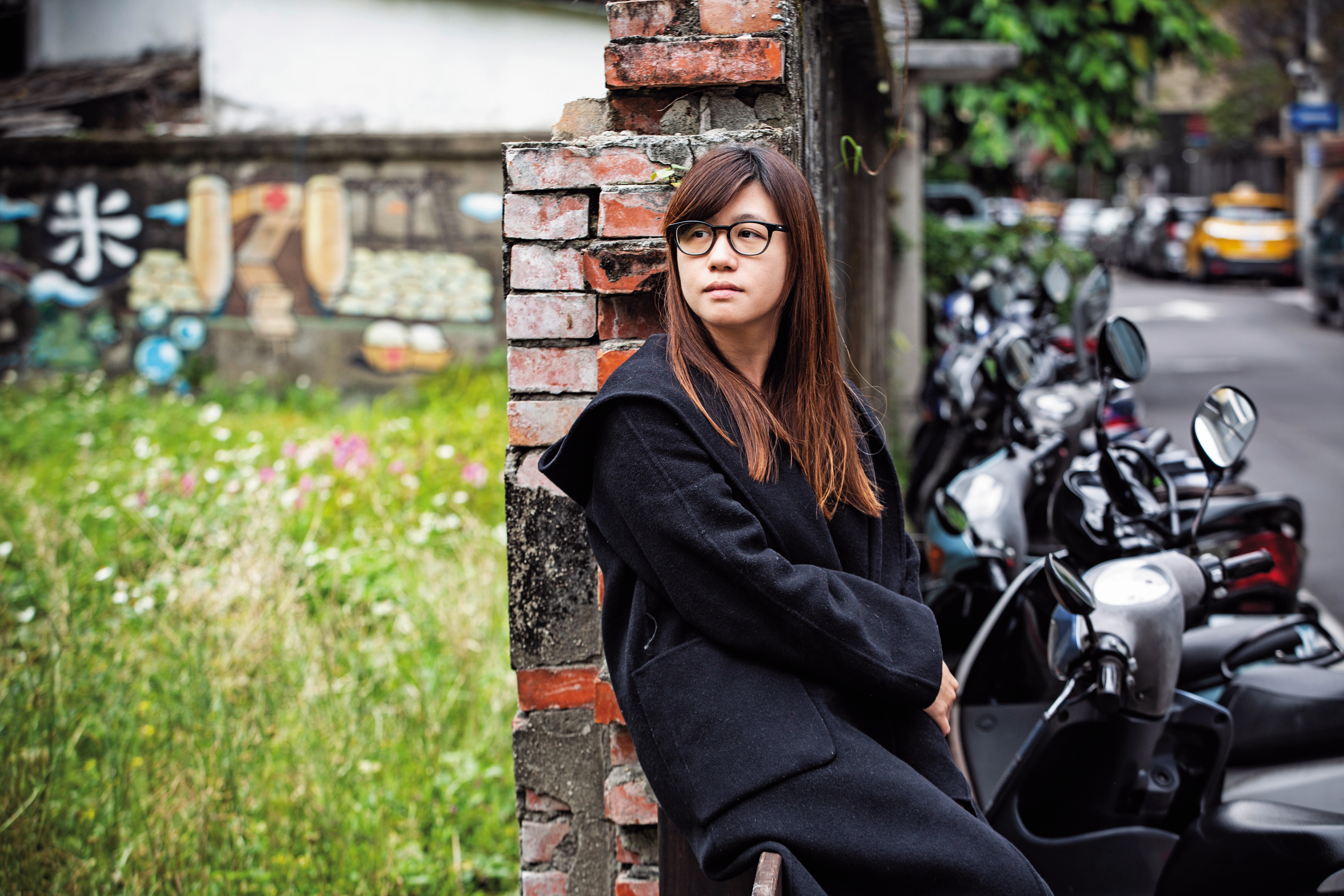 傅榆喜歡穿暗色系衣服，看起來頗為低調，沒想到金馬獎的感性發言，忽然讓她嘗到爆紅滋味，成為媒體輿論追逐的焦點。