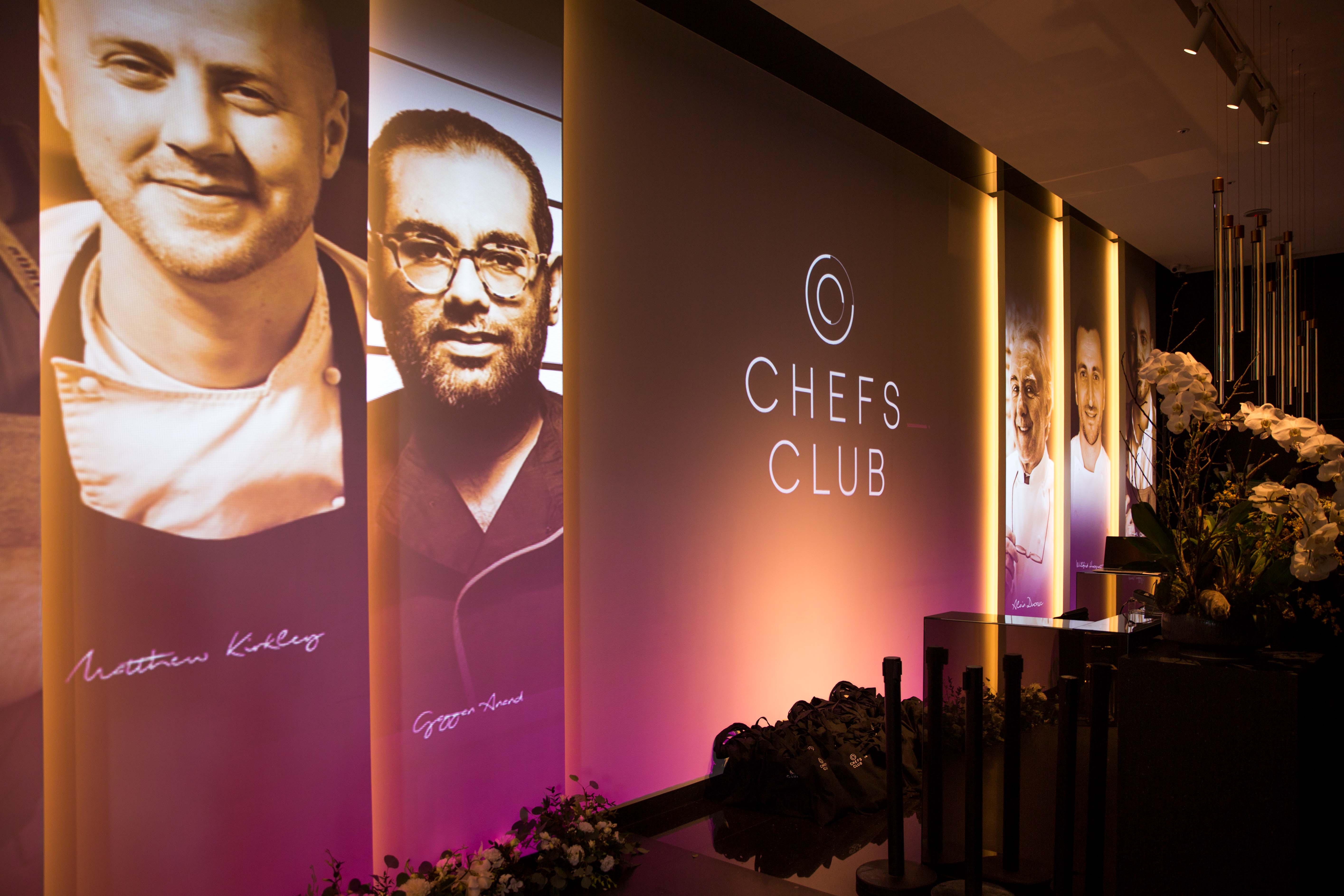 「Chefs Club」海外第1站落腳台北，一踏出電梯即見名廚投影，氣勢十足。