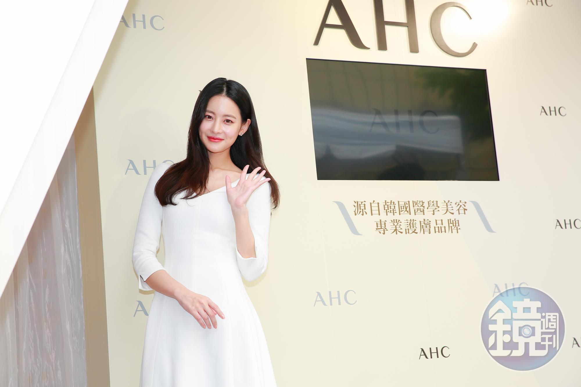 韓國女星吳漣序出席韓系保養品牌記者會。