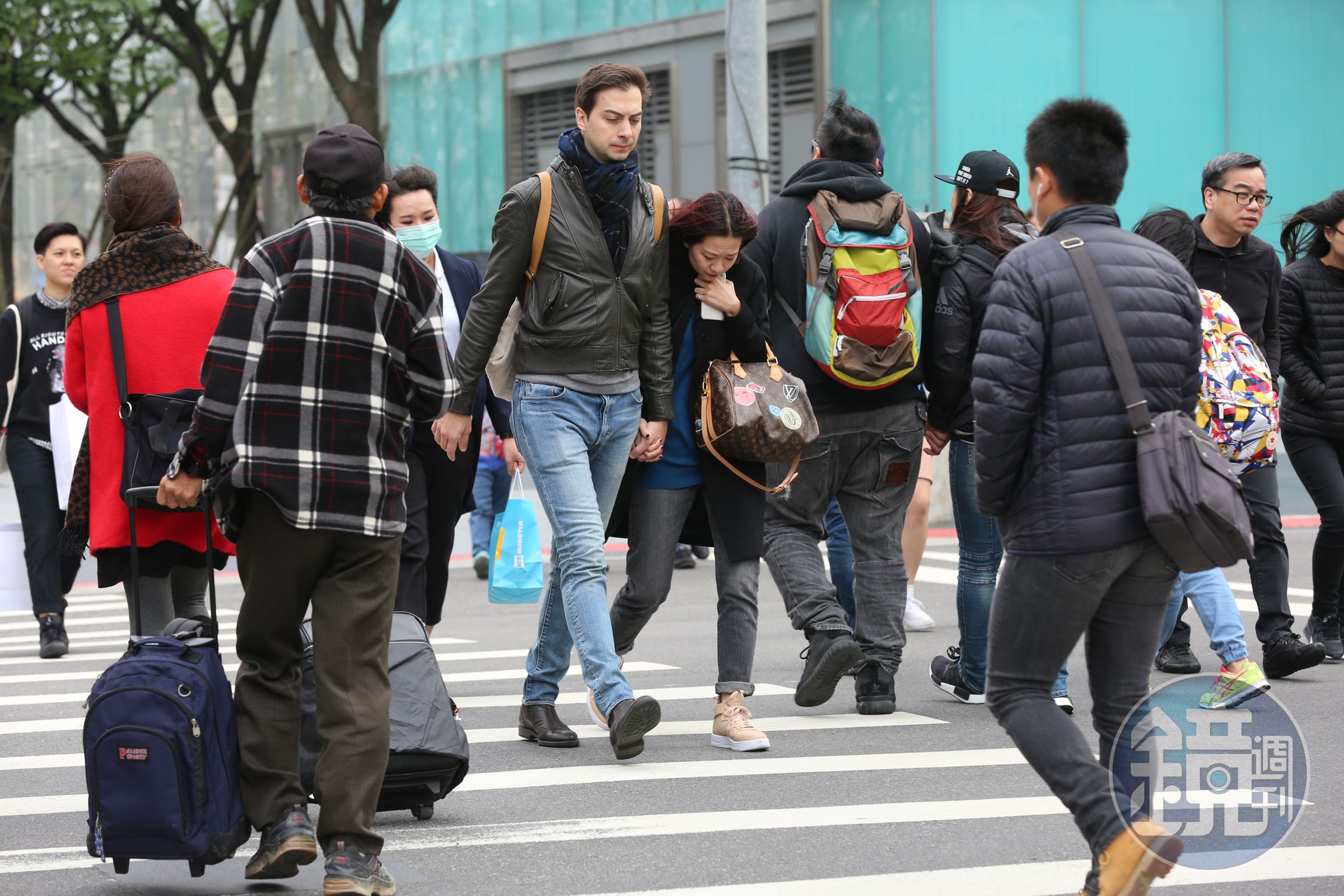 今天台灣北部和東部的天氣仍然不太穩定，早晚還是有點涼意。