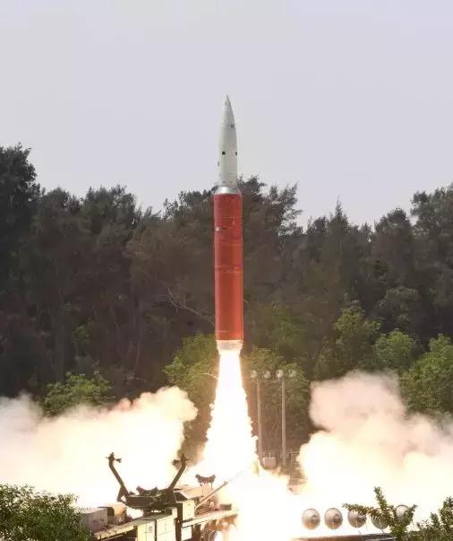 圖 | 印度試射的一枚彈道導彈擊中了一顆衛星(來源:India's Press Information Bureau)