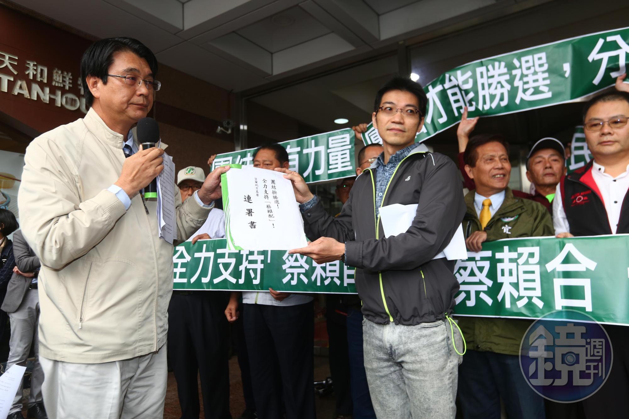 民進黨宜蘭縣黨部前主委林進財今午率領支持者到民進黨中央黨部遞交「蔡賴配」連署書。