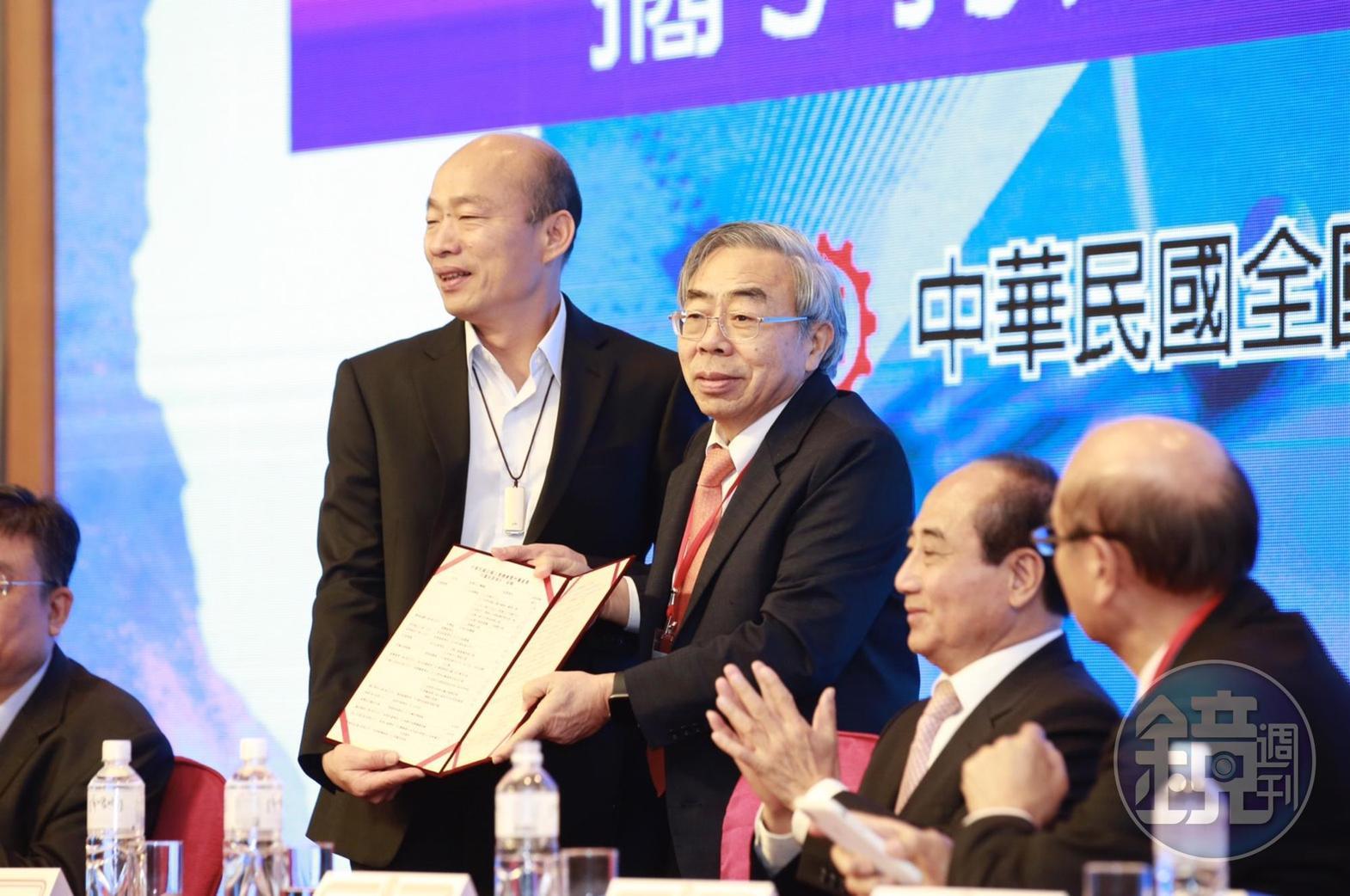 王文淵上午宣布,未來將帶領企業投資高雄2000億元以上。