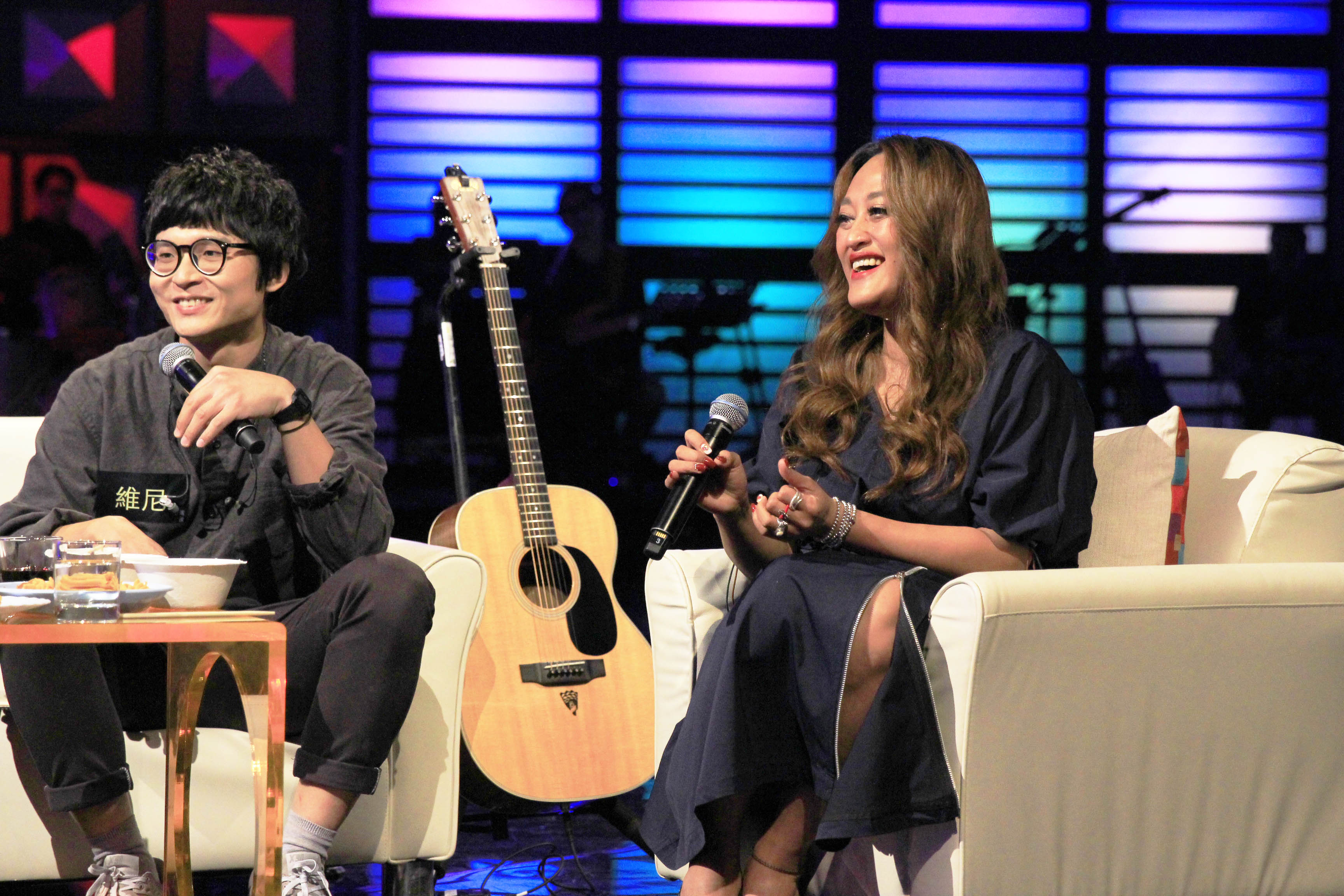 家家在節目中談及兩個人相處真的蠻困難的，談戀愛時有需要先相處或是同居一陣子，因為相愛容易相處難。（公視提供）