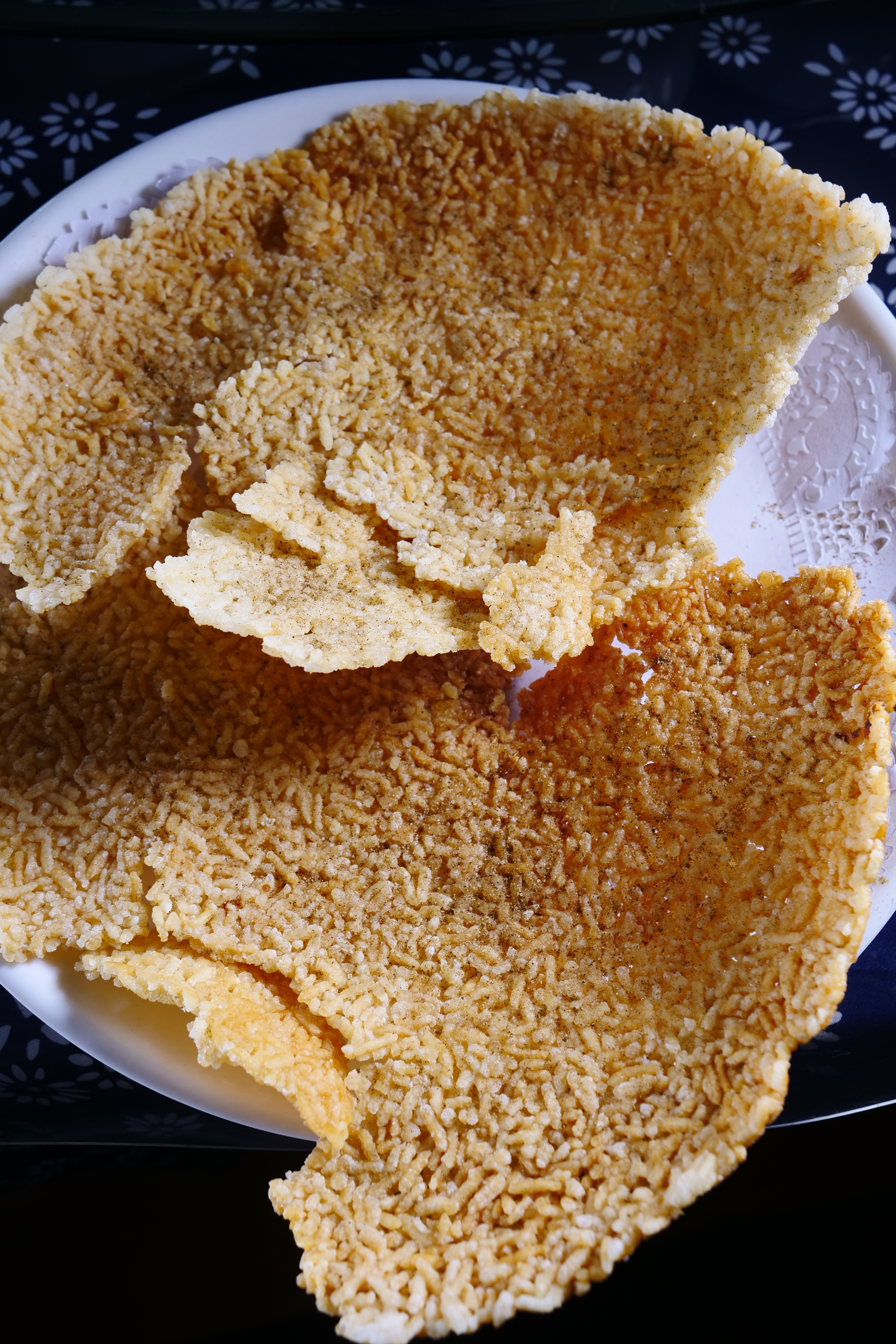 酥脆的「鍋巴」單吃或蘸點菜汁都很涮嘴。